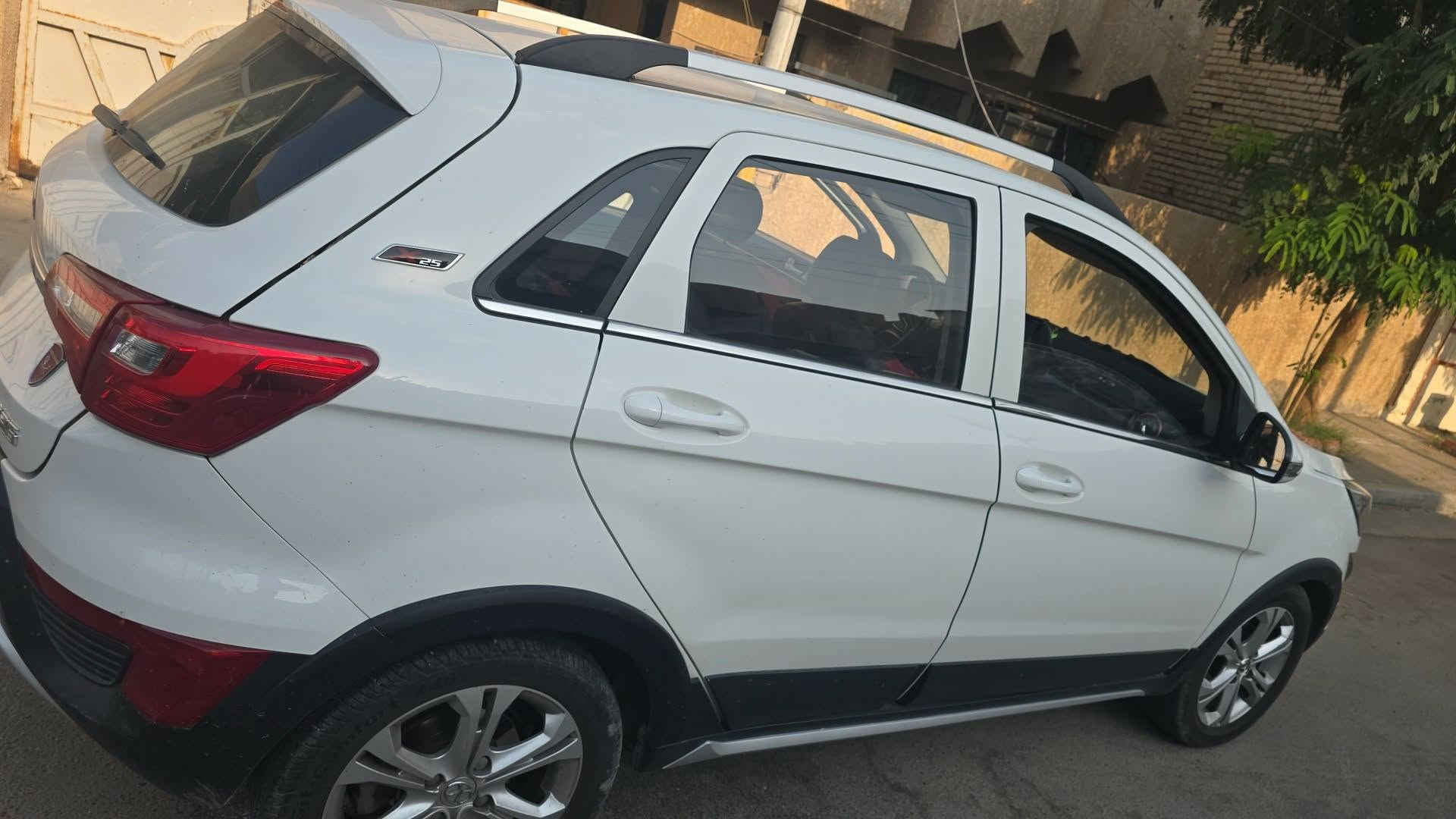 بايك اكس ٢٥ ماشيه ٣١ الف حقيقي بيها صبغ باب وجاملغ خلفي جدا قليل وبارد بصندوق ودعامية الأمامية مبدلة بجديدة نفس اللون كير ومحرك مكفول قطرة دوانز مابيها تبريد ثلج شاشة اندرويد باتري جديد سنوية جديدة مساقطة بيها طخة خفيفة فقط بصندوق مامصلحة سيارة جاهزة السعر ٨٠ ورقة بيها مجال جدا بسيط مكاني الكرخ ***********
