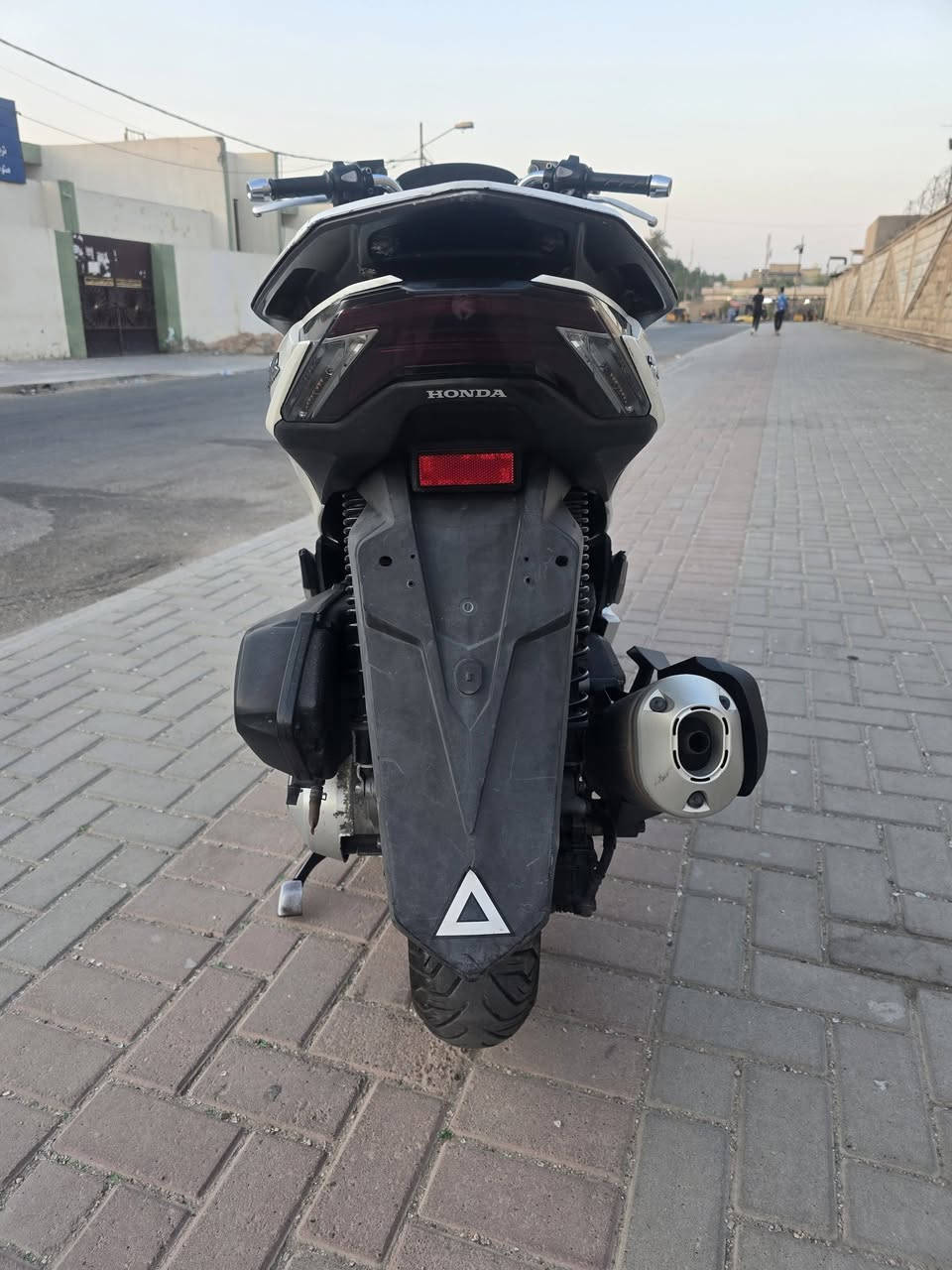 السلام عليكم دراجه pcx جيل رابع كوري
مكفوله كفاله عامه مكينه وين مايعجب وديها والكشر كدام عينك كلب وقتنع حساس ازدحام شغال الاستفسار على الرقم 
   ***********
