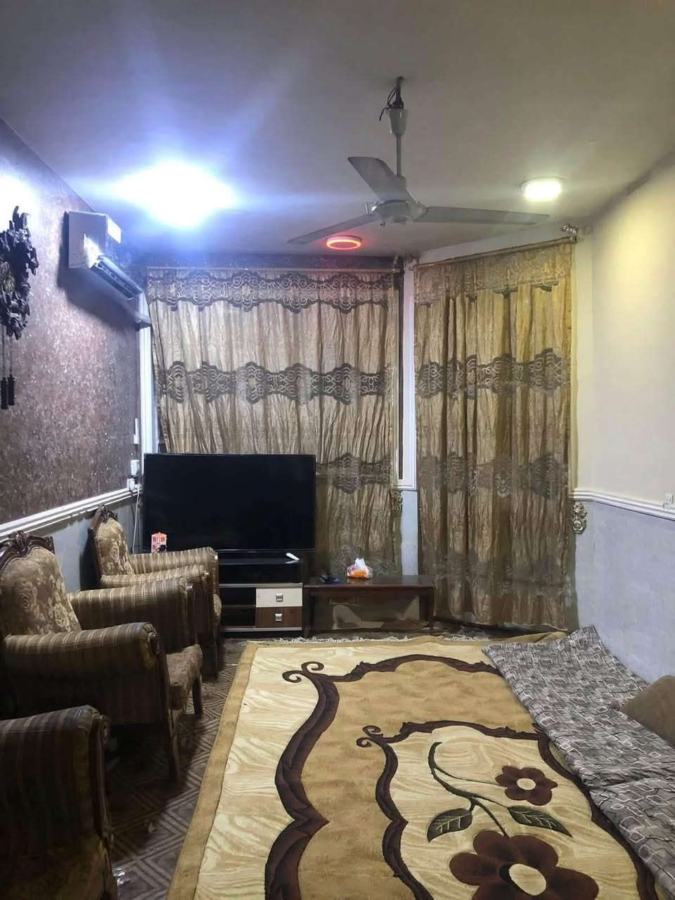 يا الله 
دار سكن للبيع ٢٥٠  متر طابقين كربلاء قضاء طويريج حي الجمعيه يقع على الشارع الجمعيه الرئيسي (الشارع الوسطي ) طابو زراعي سند ٢٥ يحتوي على ثلاث غرف نوم ومطبخ واستقبال  ومجمع صحيات البناء طابوق كونكريت مسلح
للاستفسار الاتصال ***********
