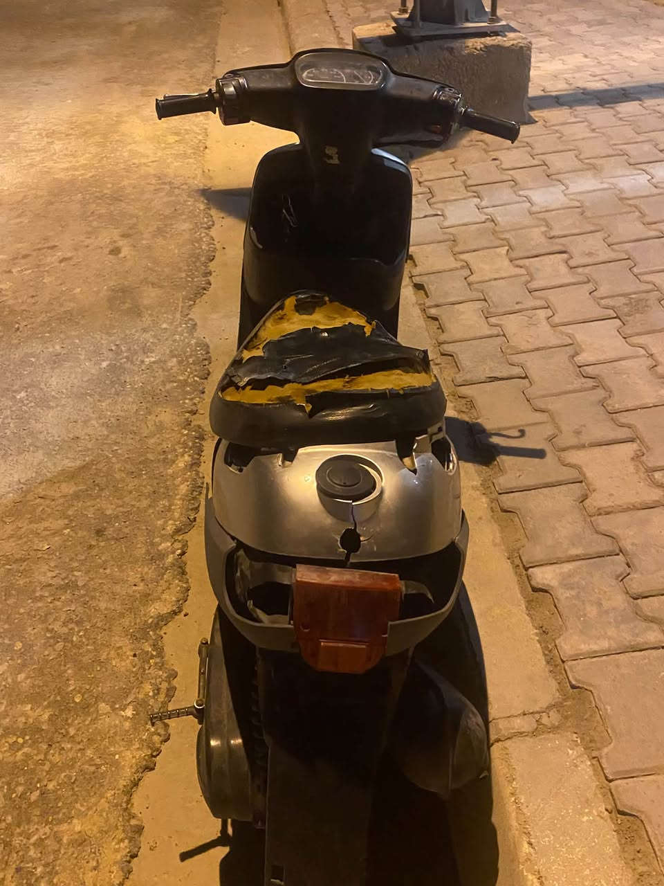 السلام عليكم دراجه بطه على هذا الحال ابيع كوم حديد بيها مشكله بالكهرباء تجي تشيل و تروح مكاني كربلاء حي الرساله السعر 75 الف و بيها مجال للتواصل ***********
