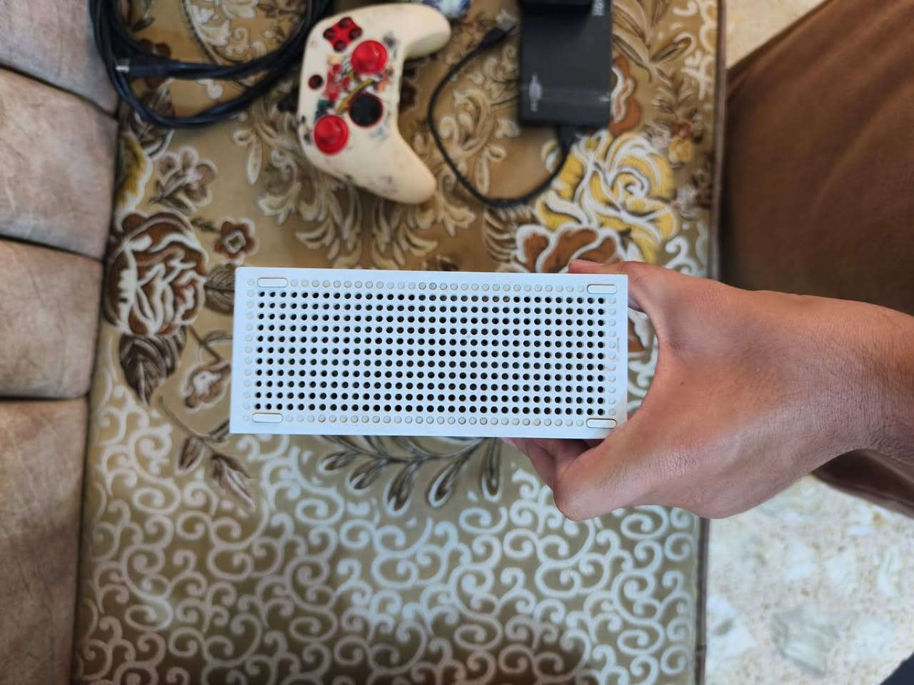 و السلام عليكم من رخصة الادمن اكسبوكس سيريس اس نضيف جدا لا مفتوح ولا مصلح ذاكرة 500 جيجا و هارد 750 جيجا صار الاكسبوكس تيرا وربع و مبرد و يدات ثنين مع كفرات و بطاريات عدد 2 قابلة للشحن جهاز بس شغل و العب مابي اي شي مثل ما موضح بل صورة السعر 450
*********** بي واتساب و موجود خاص
