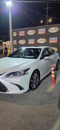لكزس ES350 • ٢٠٢١ • ٤٢٠٠٠ مايل