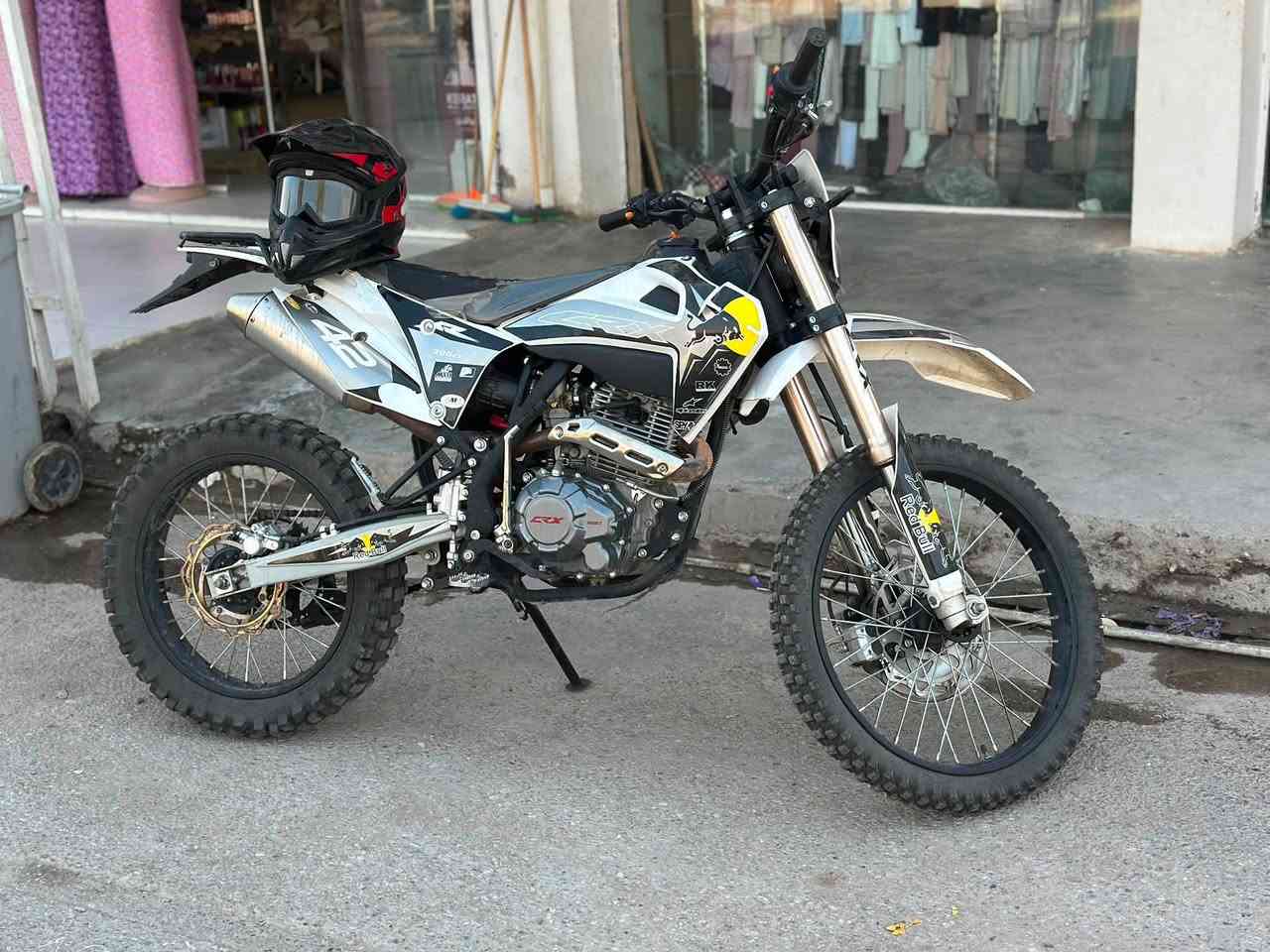 سلام علیکم
مانتۆر CRX 300 
شتی جوانو پاک 
دوکەڵ مەکینە گێڕ کلاج هەموی بەشەرت 
دوو تایەی خاوێنی لە ژێرە
 ئەزیەت نەدراوە مانتۆڕەکە 
پێویستم بۆ پارەش بۆیە ئەیفرۆشم 
ڕەجائەن موشتەری نیت نە سەر من بێشێنە نە خۆتیش ماندوکە بۆ سعر نامە بنێرن یان تەلەفۆن بکەن
شوێن کەرکوک
ژ.م***********
