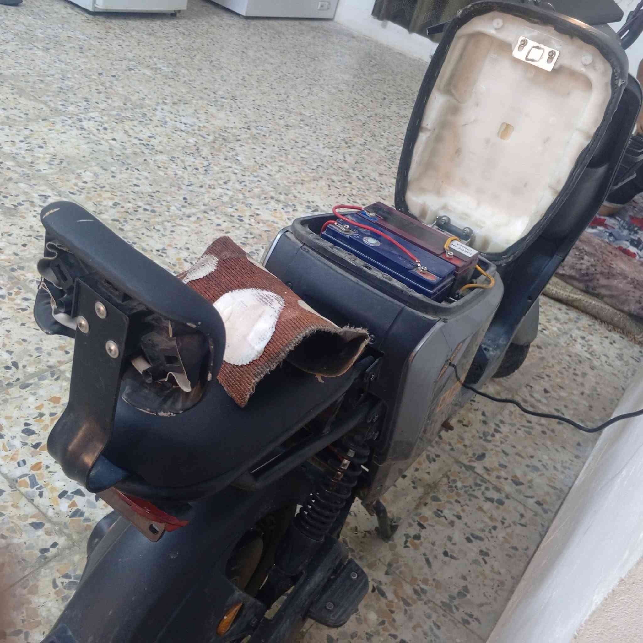 سلام عليكم عندي هذا البايسكل شحن r9 الحديث باب الاول أخذته 500 أريده 450 جديد يلمع غراضه كلها ويا مكاني كربلاء مستشفى العباس الاهلي ***********
