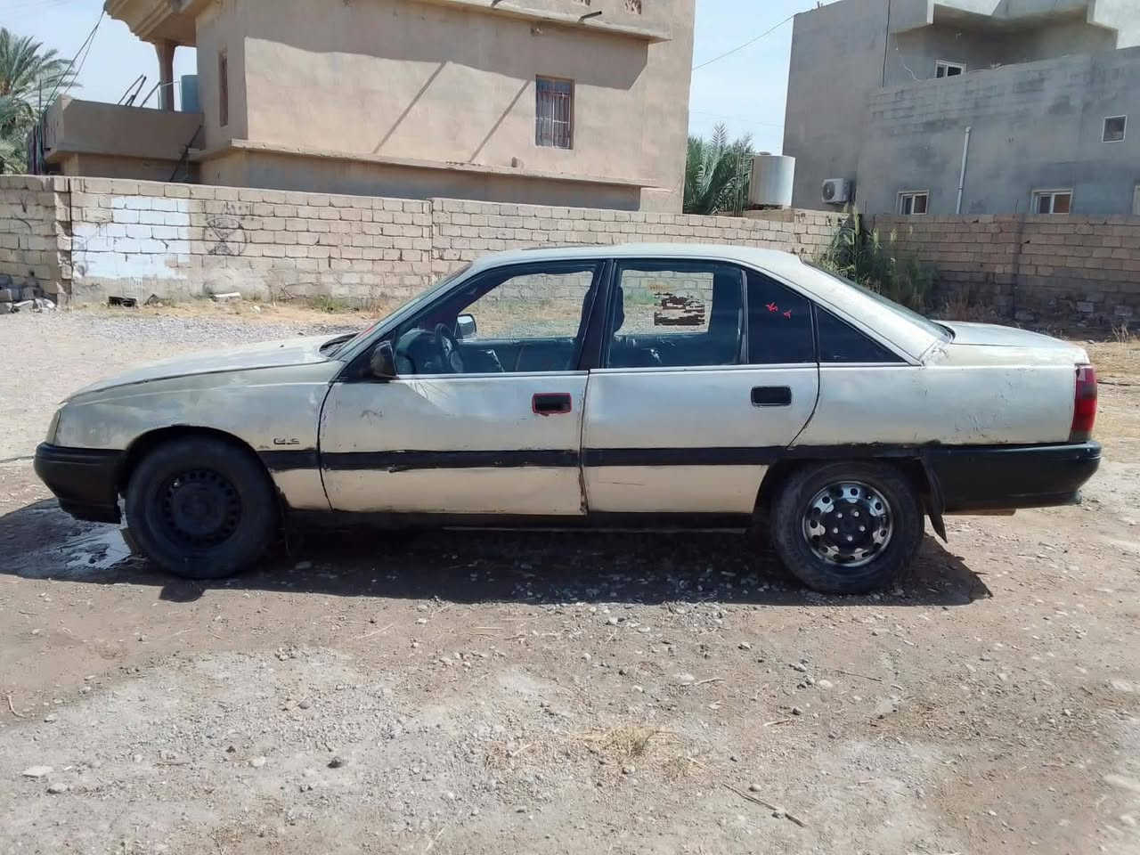 السلام عليكم اوبل اوميكا للبيع والمراوس سيارة كير محرك شرط السعر مليون وبيها مجال 
***********
