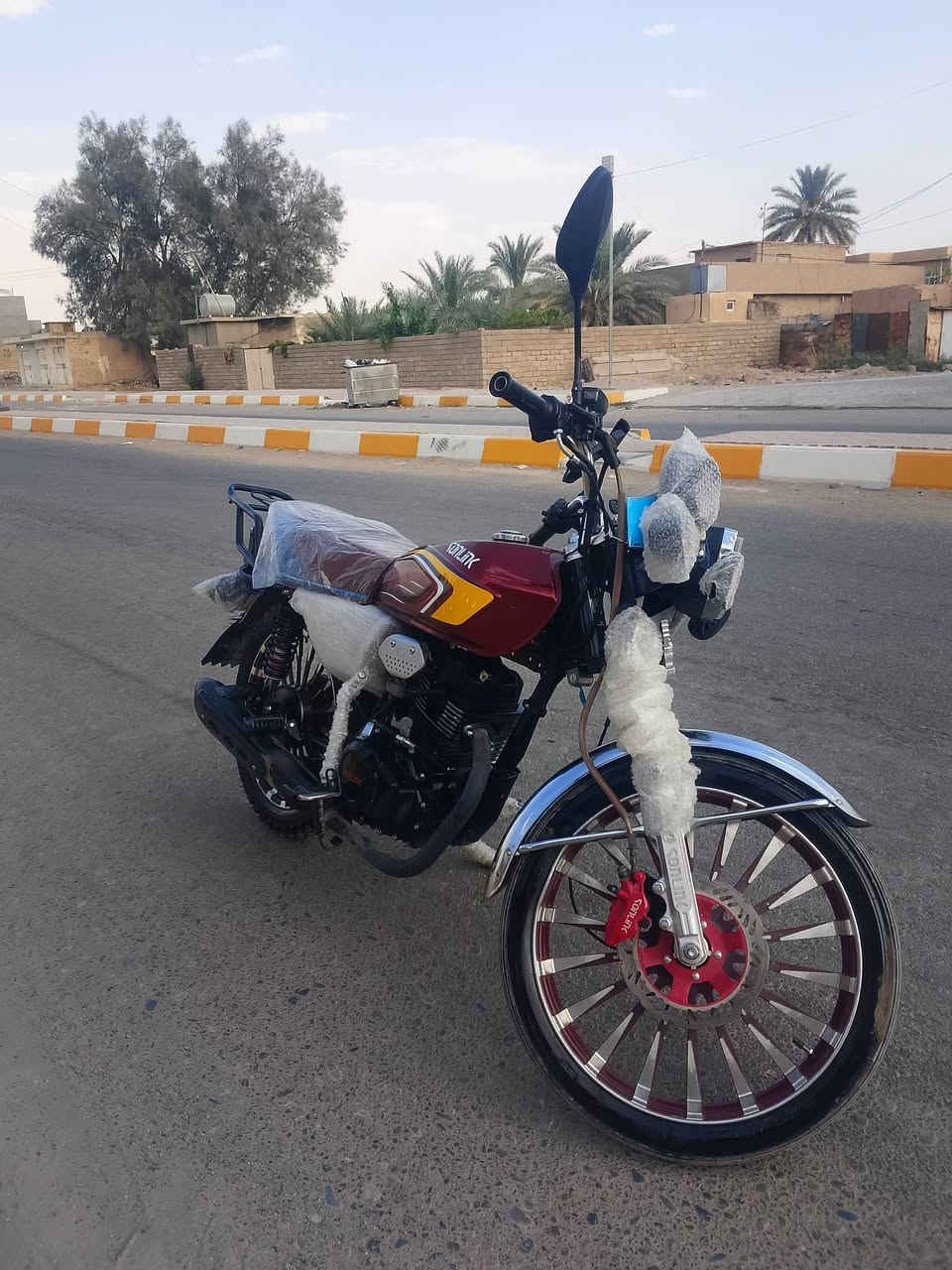 السلام عليكم دراجه موديل 25   سيفان للبيع محرك 200 ضاغطه وزنجيل تشغيل عن بعد نظافه شوفه العين شرط كل شيء شغال  السعر 925 بها مجال شيء قليل الموشراي لا يخابر الرقم الهاتف فقط ***********
