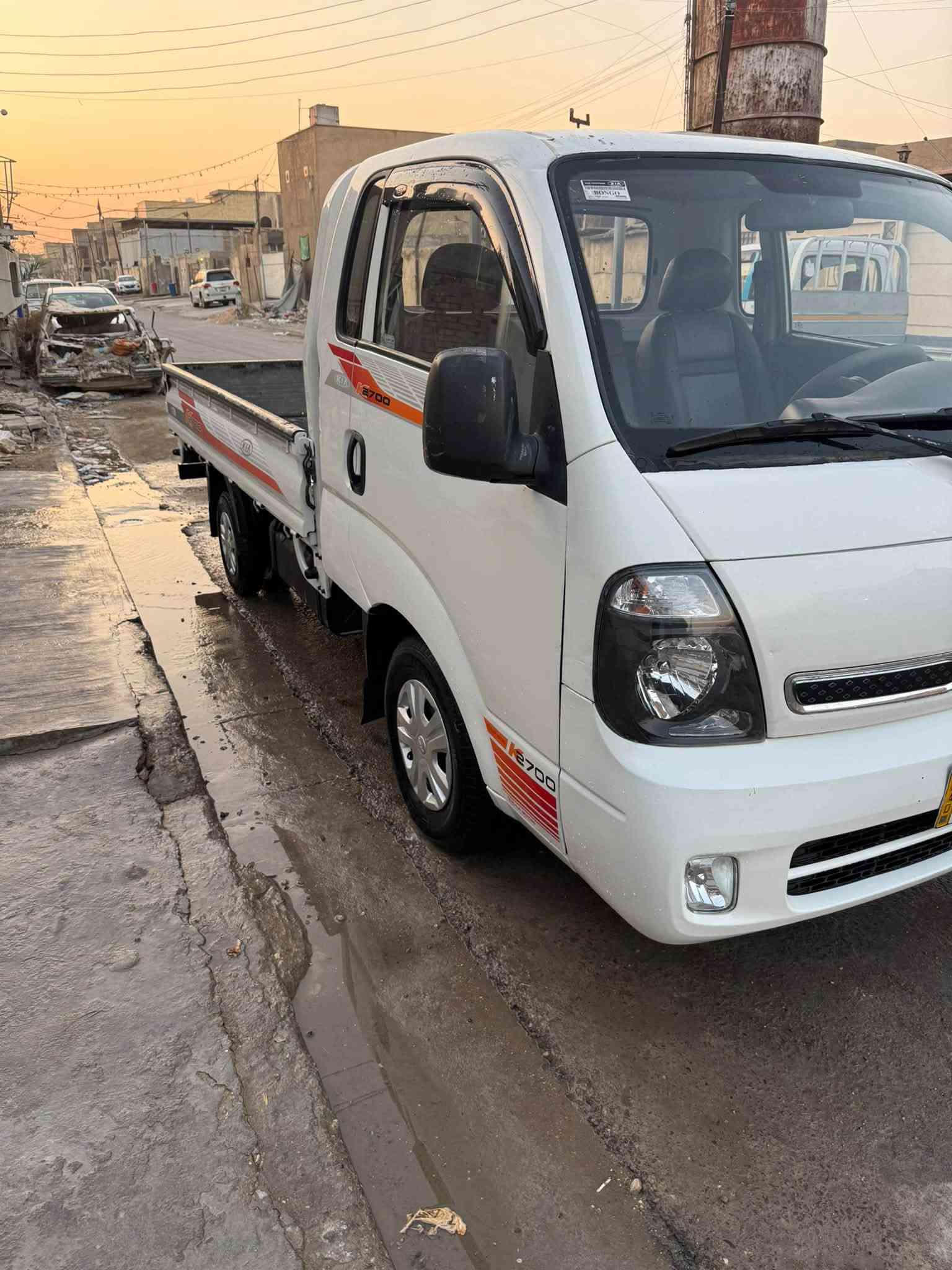 السلام عليكم كيا البيع 2700 سياره جاهزه مكينه جديده تخم تاير بيها صبغ بلدوس شاصي مكفل مكينه مكفول لاتنقيص ولاتبخير رقم واصط السعر105العنوان بغداد البلديات رقم *********** سنويه ورقم علينه
