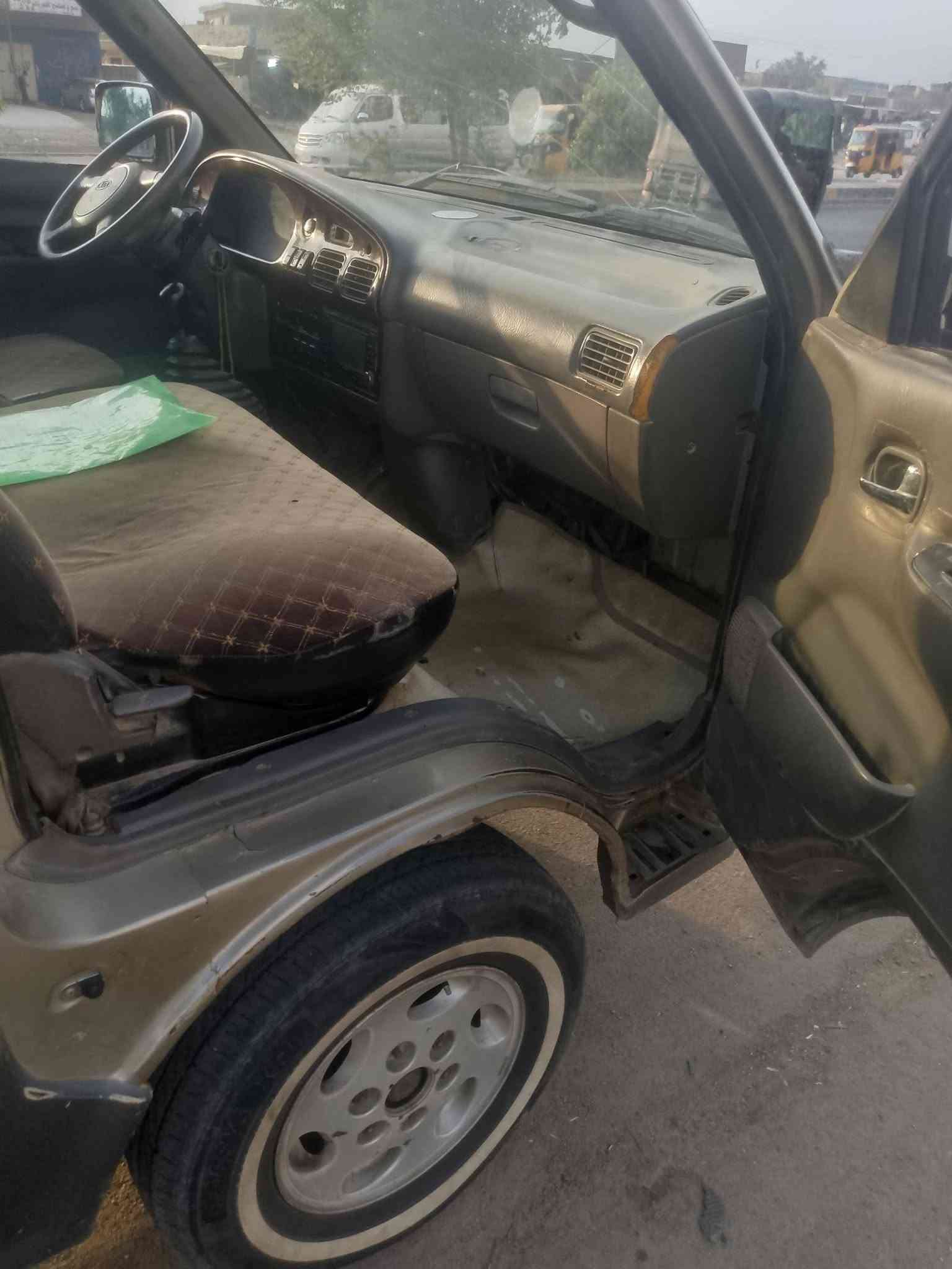 السلام عليكم. بريجو مديل 96 محرك كير اكسل خير من الله معمره حزام بيها معجون الشاصي اليمين بي تصليح فول مصفره هيئه وغرامات. تحويل مباشر. تحويل ثاني يوم السعر 48بيها مجال. اتصال***********
