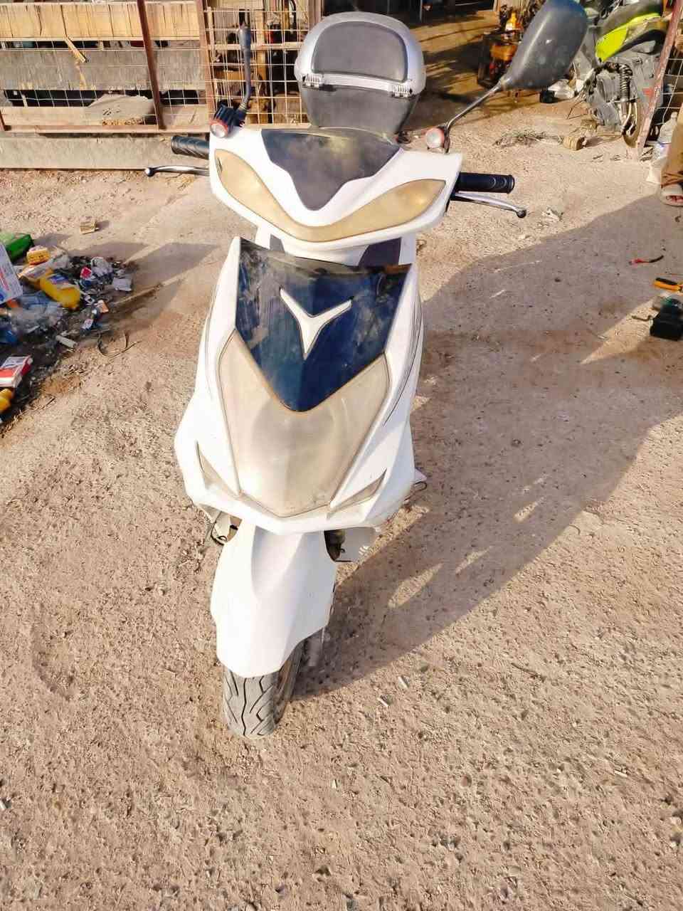 دراجه سكنس للبيع دراجه متروكه عطلت او تركتها بلبيت او ما اعرف شبيها ما وديتها لا لفيتر ولا غيره دراجه كامله أوراق بيها كامله سلف هورن لايت كله شغال باتري جديد سعرها 130 او بيها مجال للشراي مكاني الخالص منطقت الأسود
*********** (مكلف بالنشر)

