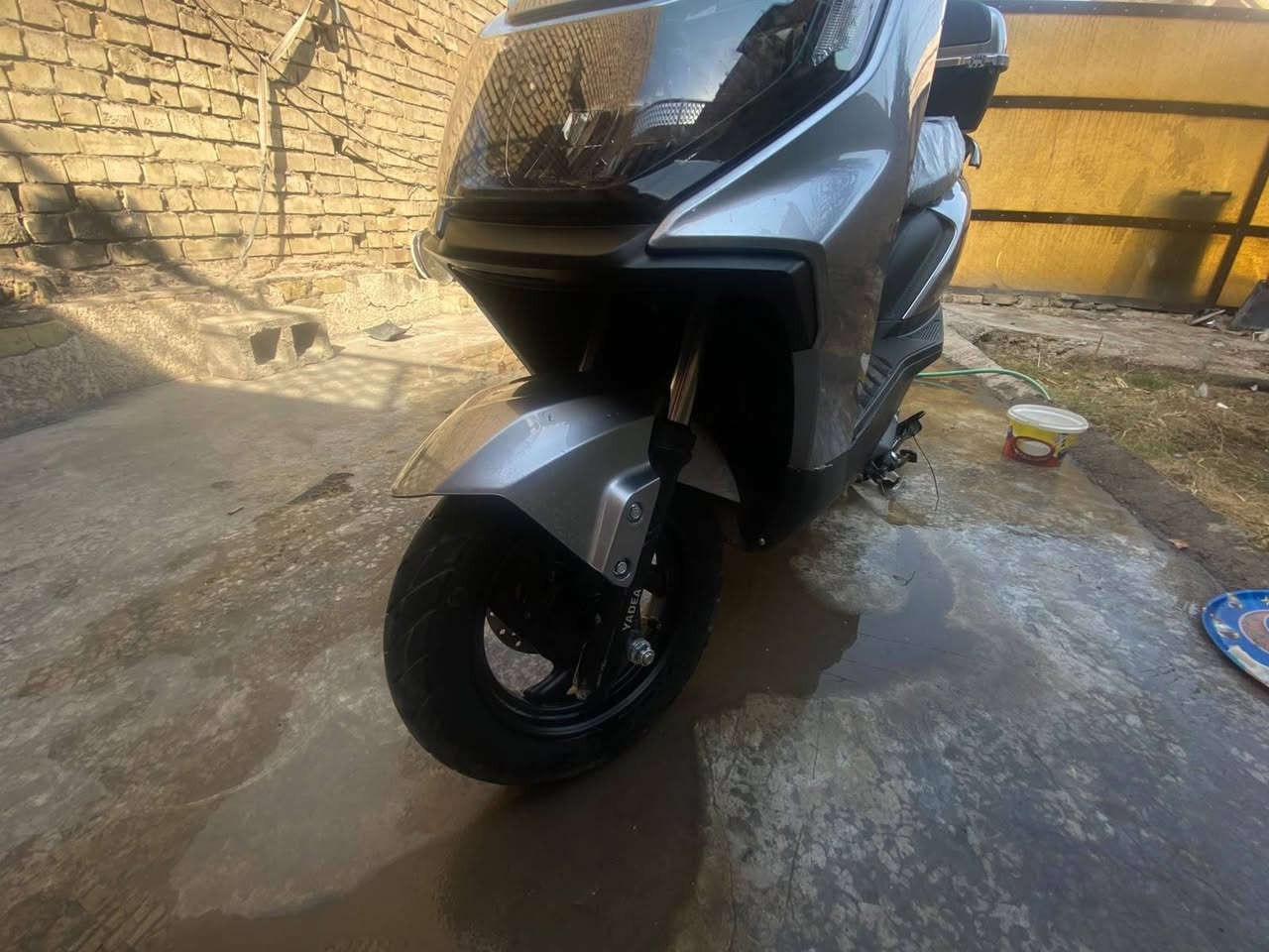مكان بغداد الشعب قرب سيطرة شعب ***********واتساب 
شحن كاملة مكملة استخدام شهرين سعر 850
دراجة شحن بطاريات 6كرافين كبار شحنة 50كيلو واذا تمشي عل 1توصل 70كيلو سرعة حقيقي 
تمشي 50بس بعدال 80مال شحن عادية بيههة لايتات زنون اطلع بيههة حسينية مدينة وماخذة قصد قبل شهرين صارت علية 1700امانت اللة بعدهي بجيس
