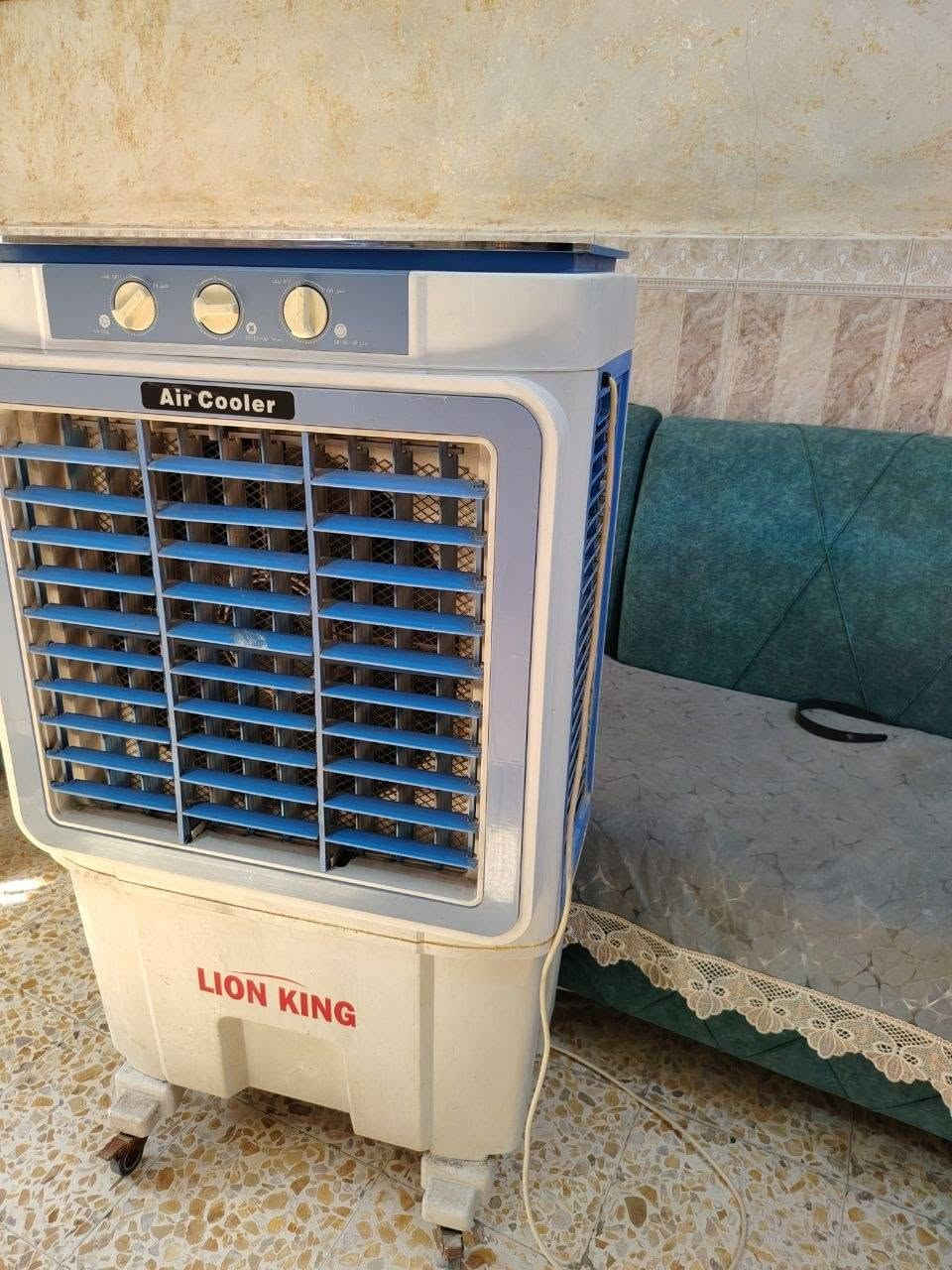 مبرده كنفيره كبيره شغاله واصليه سعرها 150 مكانها بغداد الشعب توصيل ماعندي 
***********
