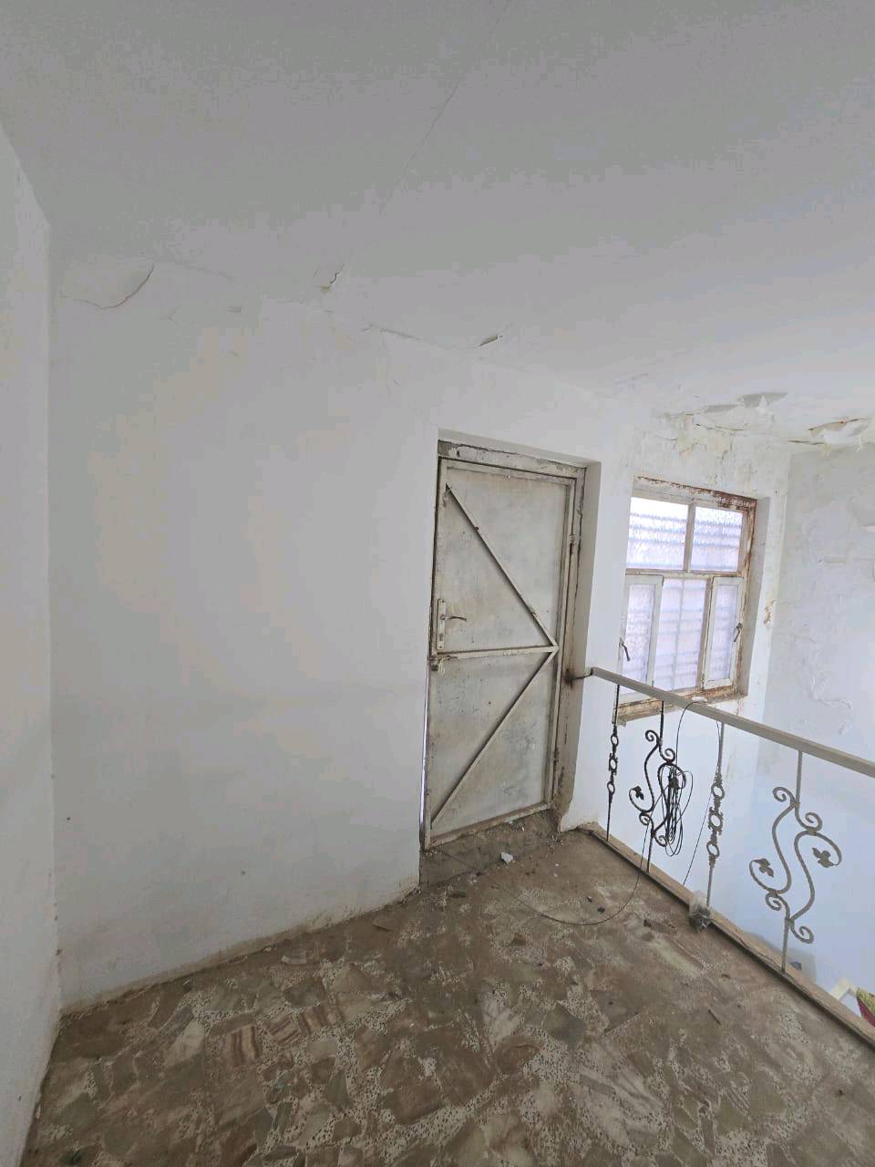 بيت مبادرة ، ١٠٠م مسلح ،  استقبال ، غرفة نوم صالة كبيره مطبخ ، بيتونه ، سطح ، صحيات ٢ ، محافظة الديوانية، حي الزهراء  خلف مضيف الرواجح . 
٦٠ مليون وقرض المصرف العقاري يبقه علي جاي يستقطعون من راتبي 
***********