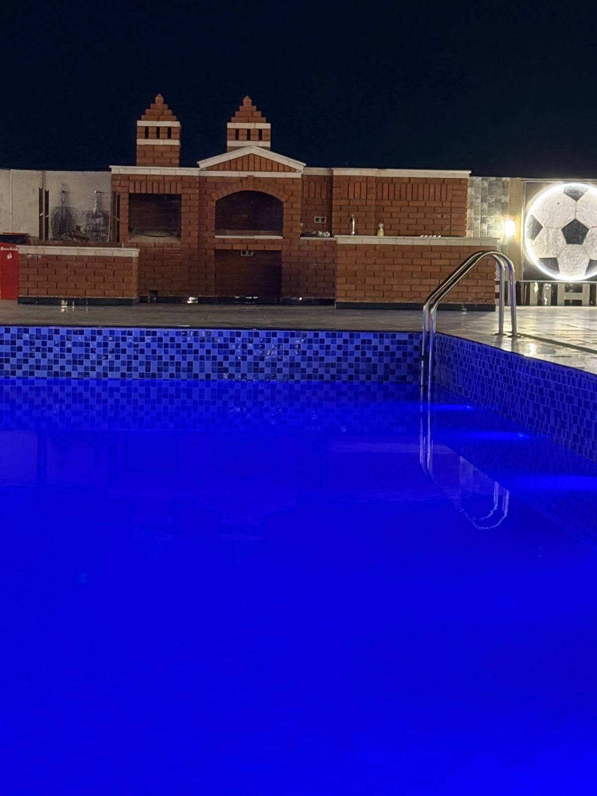 متوفر حجوزات مزارع باسعار مناسبه في البوعيثه مسبح دافئ للحجز تواصل واتساب *********** او***********
