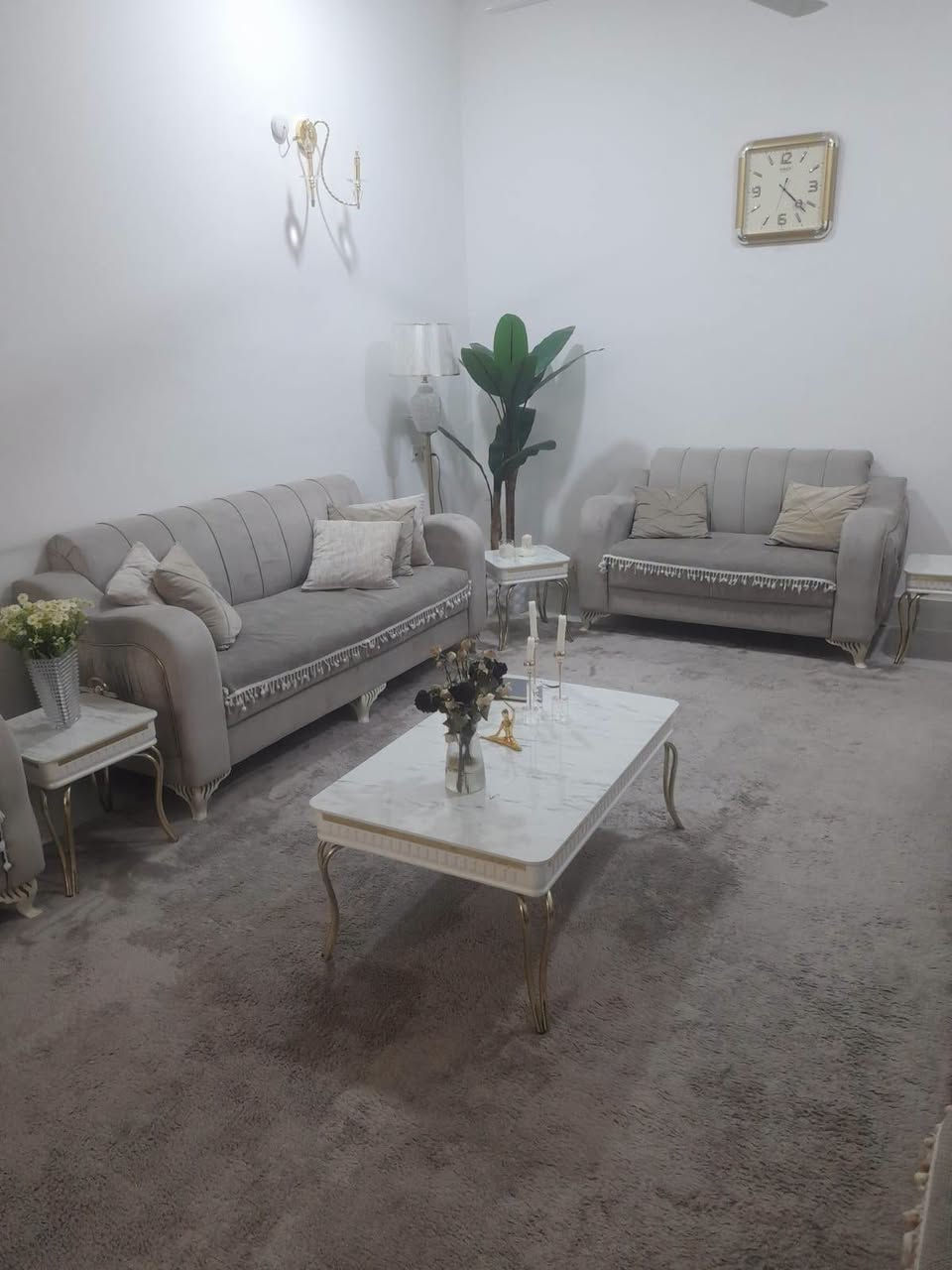 #يتوفر دار للبيع في بعقوبة - التحرير ( الأوقاف ) - شارع 40 - قرب الغذائية
المساحة 220 متر مربع ( 11×20 ) 
طابو ملك صرف 
بناء طابوق و حديث ، بيت مرتب قاطين والثالث سطح وكامل ميحتاج أي شيء
عرض الشارع 10 متر
سند مستقل 
للإستفسار أكثر الإتصال ***********
