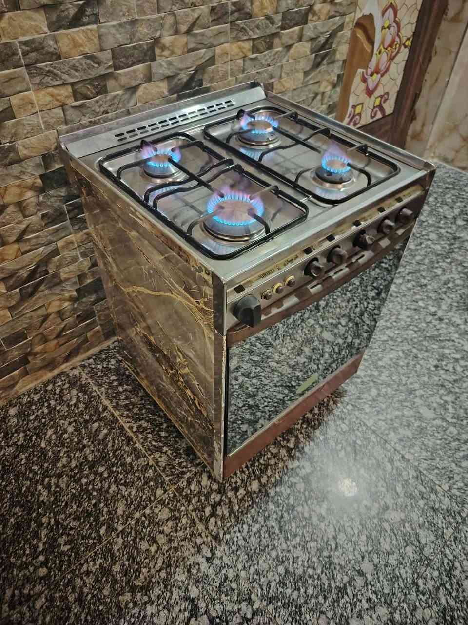 السلام عليكم طباخ مصري كريازي للبيع اربع مشاعل نضيف جدا تجي تفحص وتاخذ السعر 130 العنوان بابل مركز هاتف ***********
