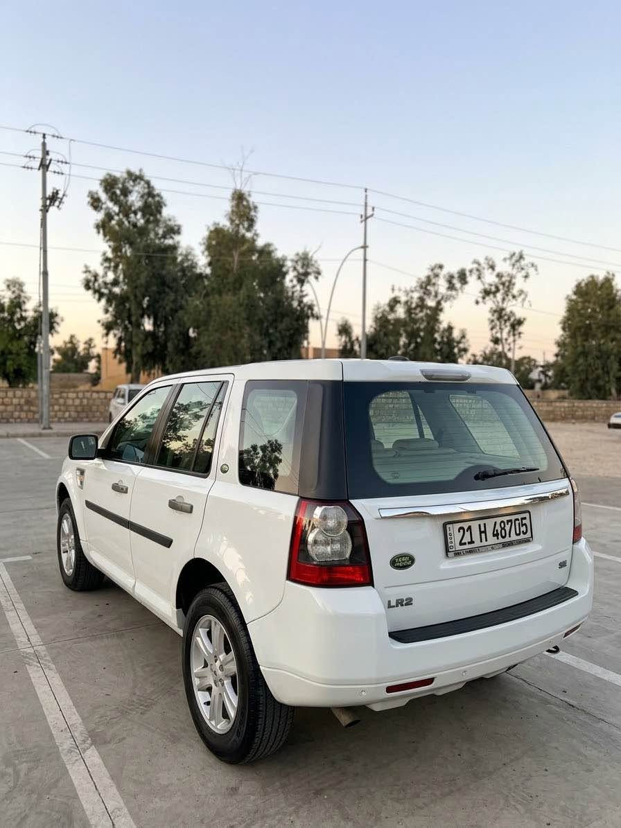 Land Rover 2012 🇬🇧🥇
رەقەم سڵێمانی سەنەوی تا٢٠٣٠مانگی ٩ نوێیە 
بێلێدران بێ بۆیاخ بەناو کردن بەشەرت 
مەکینە ٣.٢،v6 ،٢٣٠/هۆرسپاوەر 🐎
تەبڵ ئەکسل کارەبای🛘
گێر تۆماتیک و عادی ٦ گێر 
تەبرید ساردو گەرم لەگەڵ سویچ
5مۆدی ڵێ خورینی هەیە و کامیراو حاسەیە 
بەسمەیە سوکان ڤۆڵیوم aux /CD/  تەعدید سورحە
سندوق شەفتە هتد مواسافاتی زۆرە باس نا کرێ.
جوار تایە و ویلی لۆکی لەژێرە گێرو مەکینەی بەشەرت تازە سێرڤس عام کراوە یەک دنک مەسروفی تێدانیە/تکایە گەر موشتەری نیت بێزارمان مەکە بۆ ماعمەلە یان نامە بنێرە یان تەلە فۆنبۆ ژمارە مۆبایل ☎️(***********)وەتسئەپ و ڤایبەری لەسەرە، Singapore
