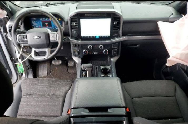 السلام عليكم فورد F-150 2025 هايبرد أبيع على حادثها موجوده في بغداد تترقم أربيل باب خلفي موجود وياها ماشيه 16 الف السعر 298$ و بيها مجال ***********
