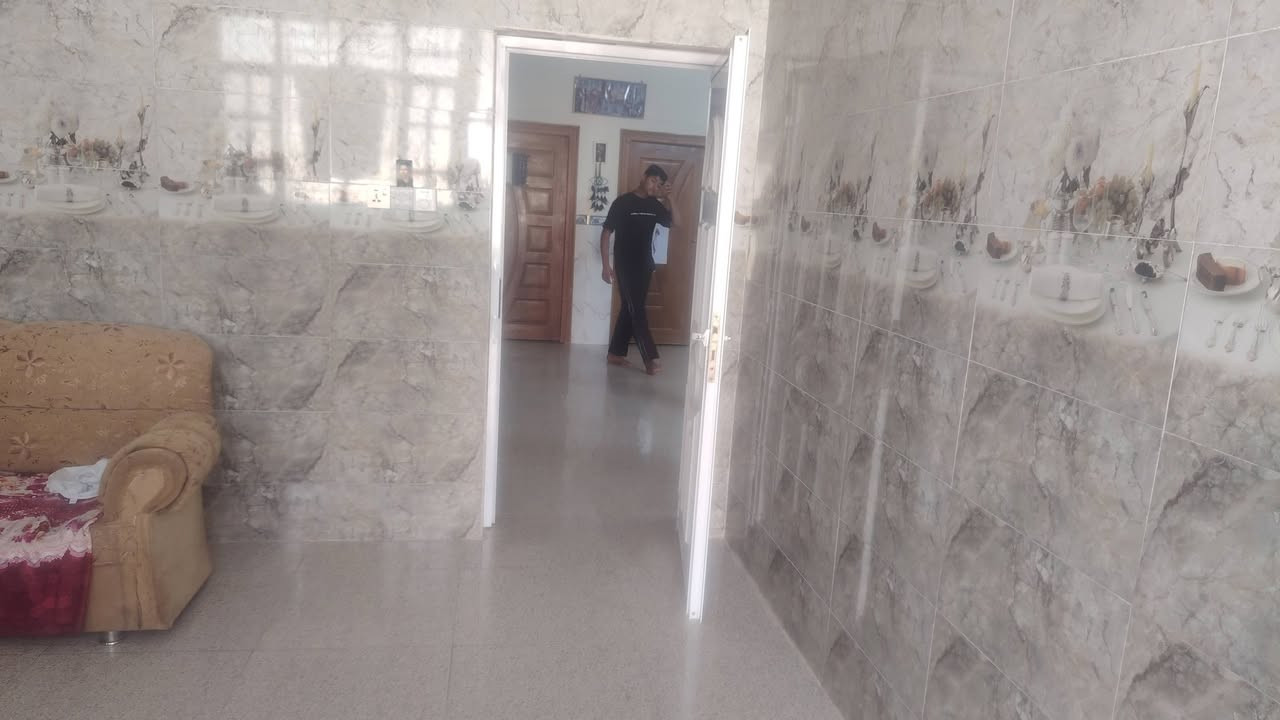 السلام عليكم اخوان بيتين للبيع+  قطعتين الي يريدهن كلهن او كلمن. وحدالعنوان دوره الباويه قرب المرور زراعي 25 مساحت ابيت لواحد 220  يبعدن عن لشارع لعام 200متر اذا اكو م اوس بدوانم زراعي هَم يرهم ***********
