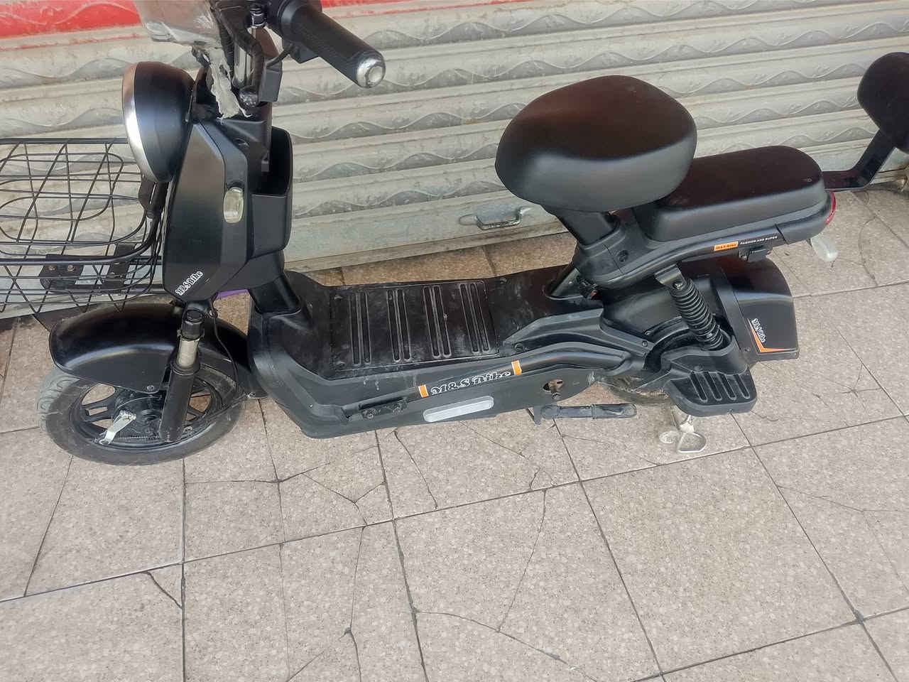 سلام عليكم عندي درجة شحن البيع حجم 14 بطاريات 4 اليرده يدخل خاص
