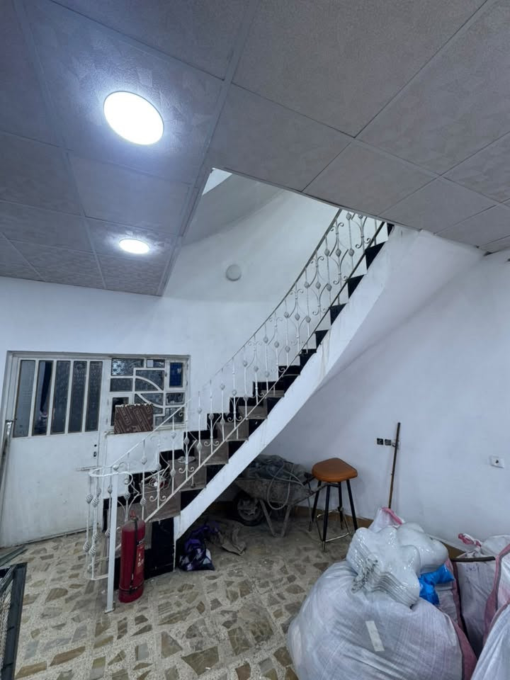 بنايه للايجار الزعفرانيه الاربع شوارع يم اول استداره
٢٥٠ متر واجهة ١٢ و نص طابقين قاعات مفتوحة و كل طابق بي حمام و رصيف ٥ امتار تصلح مجمع طبي او مركز تجميل او وكاله او شركة او مجمع تجاري للتواصل مع صاحب البنايه مباشره 
***********
غير متوفر على الفيس
