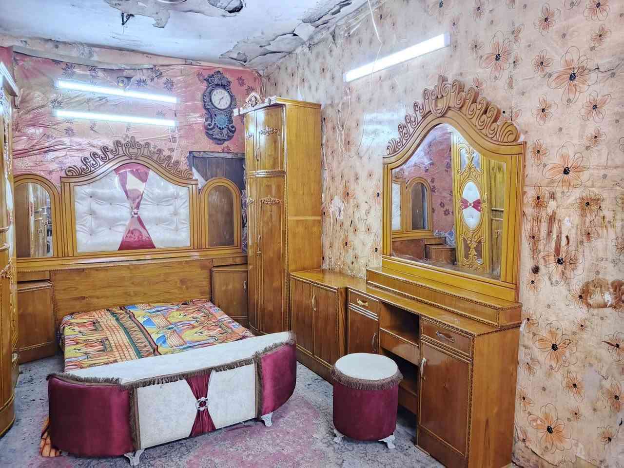 غرفه اخشاب خمس ابواب ملحق للبيع ***********السعر 750صاج الزاويه كنتوريه موديل حديث نضيفه جدن الزاويه برتفاع الكنتور اضافه شازلونه هديه زائد طابوريه مكياج العنوان بغداد وكو توصيل متواجد وتساب
