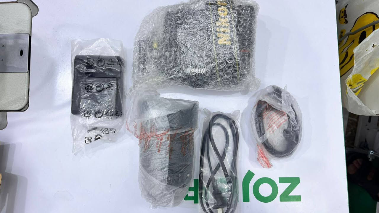 عندي كاميرا نيكون 7100للبيع السعر 700 جديده بالباكيت استعمال شهر واحد فقط بس مرتي اسعملته تصوير خطوبه والحسينية هيئة فقط بعد ابد ما طلعت بيه ضاله مضمومه الي شراي  يراسلني خاص ***********
