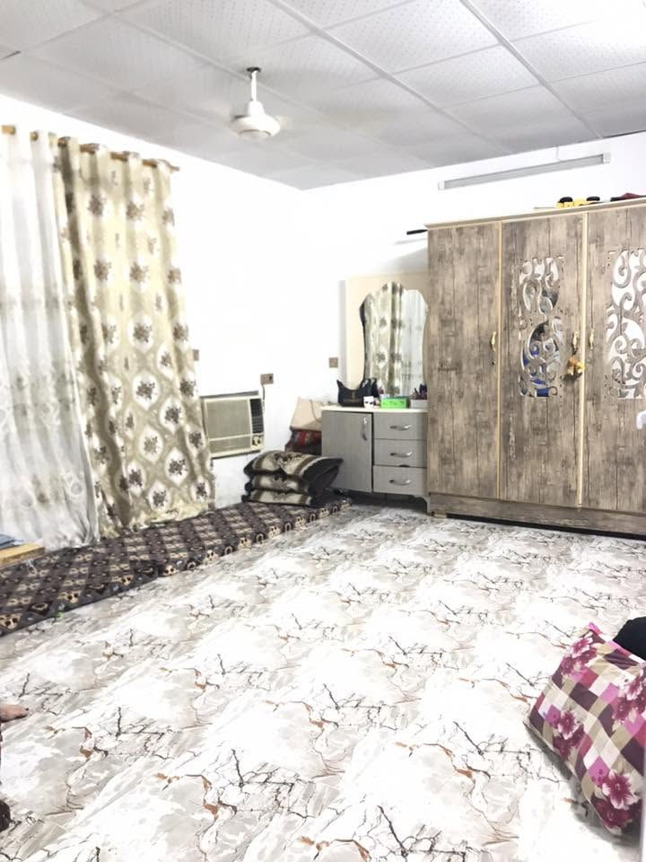 🏡 للبيع – بيت سكني في كركوك / حي الوحدة
📍 الموقع: حي الوحدة، أول فرع على الشارع خلف التجاري.
📐 مساحة الأرض: 180 متر.
🛏️ 3 غرف نوم.
🛋️ استقبال + هول.
🍽️ مطبخ.
🚿 صحيات..
📜 طابو .
✅ البيت مرتب وجاهز للسكن.
💰 السعر: 110مليون دينار عراقي (وبي مجال).
📞 للاستفسار على الرقم: (***********).
