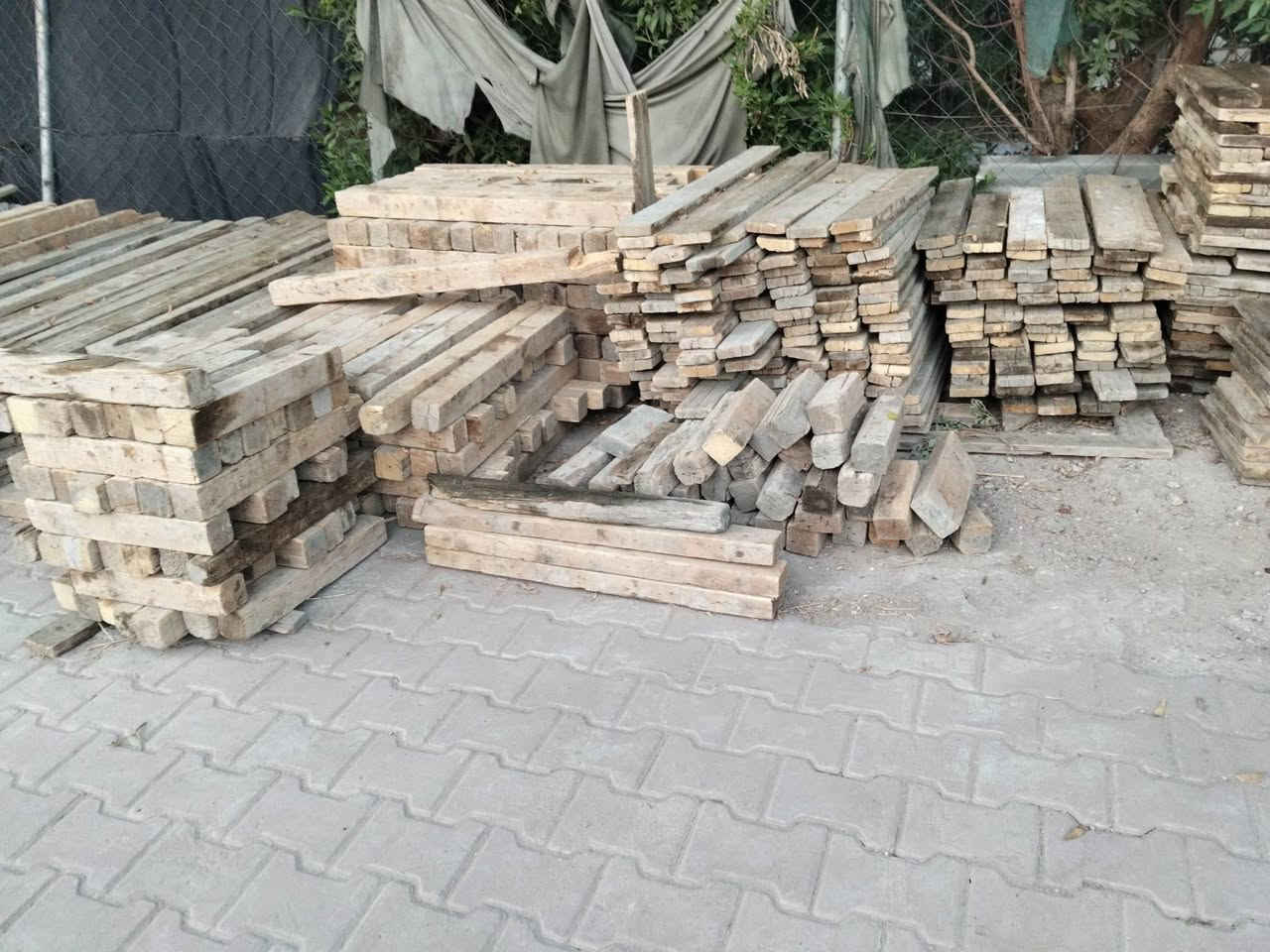 سلام وعليكم قالب مال ميتين وجكات جدد سعره 3500 بغداد بل حسبنيه مال راشديه ***********
