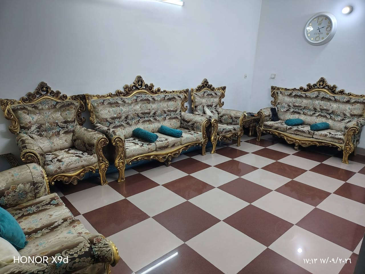 تخم رئاسي نضيف للبيع السعر 325 وبي مجال 
رقم ***********

نص مكتوب في الصور:
- HONOR X9d 17:13 17/09/2026
- HONOR X9d 17:12 17/09/2026
