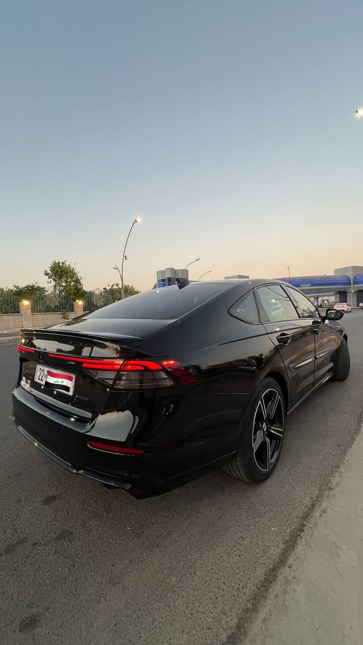 هوندا أكورد سبورت L هايبرد 2025 للبيع فول مواصفات
اللون: أسود بلاك توب الفئة: Sport L Hybrid 
الممشى : 9 الاف ميل 
المحرك 2000 تنفس طبيعي 

المواصفات:
• قطعتين تبريد
• كشنات جلد
• تشغيل بصمة
• تشغيل عن بعد
• أبواب بصمة
• فتحة سقف
• شاشة كبيرة
• كاميرا خلفية
• رادار أمامي
• مثبت سرعة ذكي
• نظام المحافظة على المسار
• تحذير مغادرة المسار
• مانع اصطدام أمامي
• تحكم بالستيرن
• شاحن لاسلكي
• Apple CarPlay و Android Auto
• مقاعد رياضية
• جنوط رياضية
• حساسات أمامية 
• نظام توفير الوقود ECO

حالة السيارة : شبه جديدة لا تحتاج أي مصروف ربع بنيد صبغ فقط بدون أي دواخل الفحص بأي مكان

البيع نقداً فقط بدون مراوس أو تبديل
السعر 200 ورقة 
للتواصل: ***********
