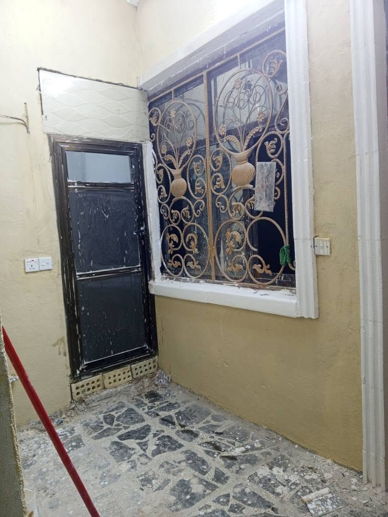 سلام عليكم بيت للبيع سبع قصور شارع ابو احمد  جاي من اسواق نصير المساحه تقريبا 75متر بناء جديد محد ساكن بيه هسه مكمله 
بيت جاهز من كلشي. واجهيه ازاره سيراميك 
صحيات كهربائيات واجهه فوم صفاحه ملبوخه 
ماكو جوارين كدامك ضهر بيوت 
الفرع هدوء خدمات هل سبوعين يعني ابيعلك خدمات كامله  
سقفه سندويش فرعه خمسه الا ربع 
السعر 21 بيه مجال دا بصيط
*********** بغداد, العراق
