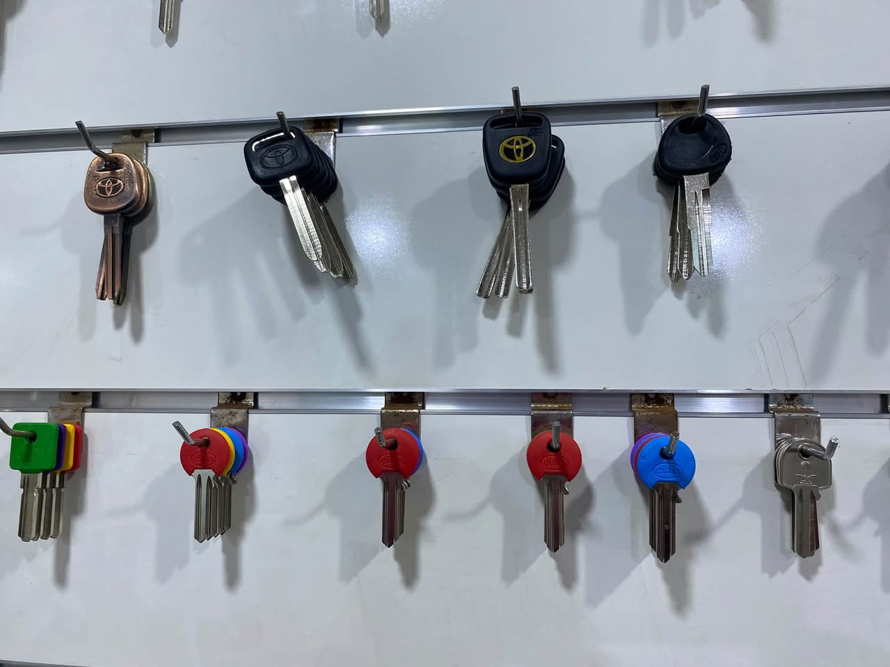 على بركة الله، تم افتتاح محل "مفاتيح القرية"! 🎉
نقدم لكم أفضل الخدمات بأسعار تنافسية. 
لجميع أنواع السيارات:
 🔑 برمجة مفاتيح وبصمات بأحدث الجهزة 
 🚗 جميع ملحقات وإكسسوارات السيارات بأجود الأنواع.
📍 العنوان: النجف الأشرف - قرية الغدير الاولى- شارع السنتر (قرب الدفاع المدني).
📞 للتواصل والاستفسار: ***********
بأدارة خالي سيد أحمد Ahmed K Masterخبير/فني فتح وصيانة الأقفال
