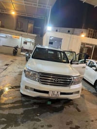 لاندكروز • ٢٠١٠ • كاميرا