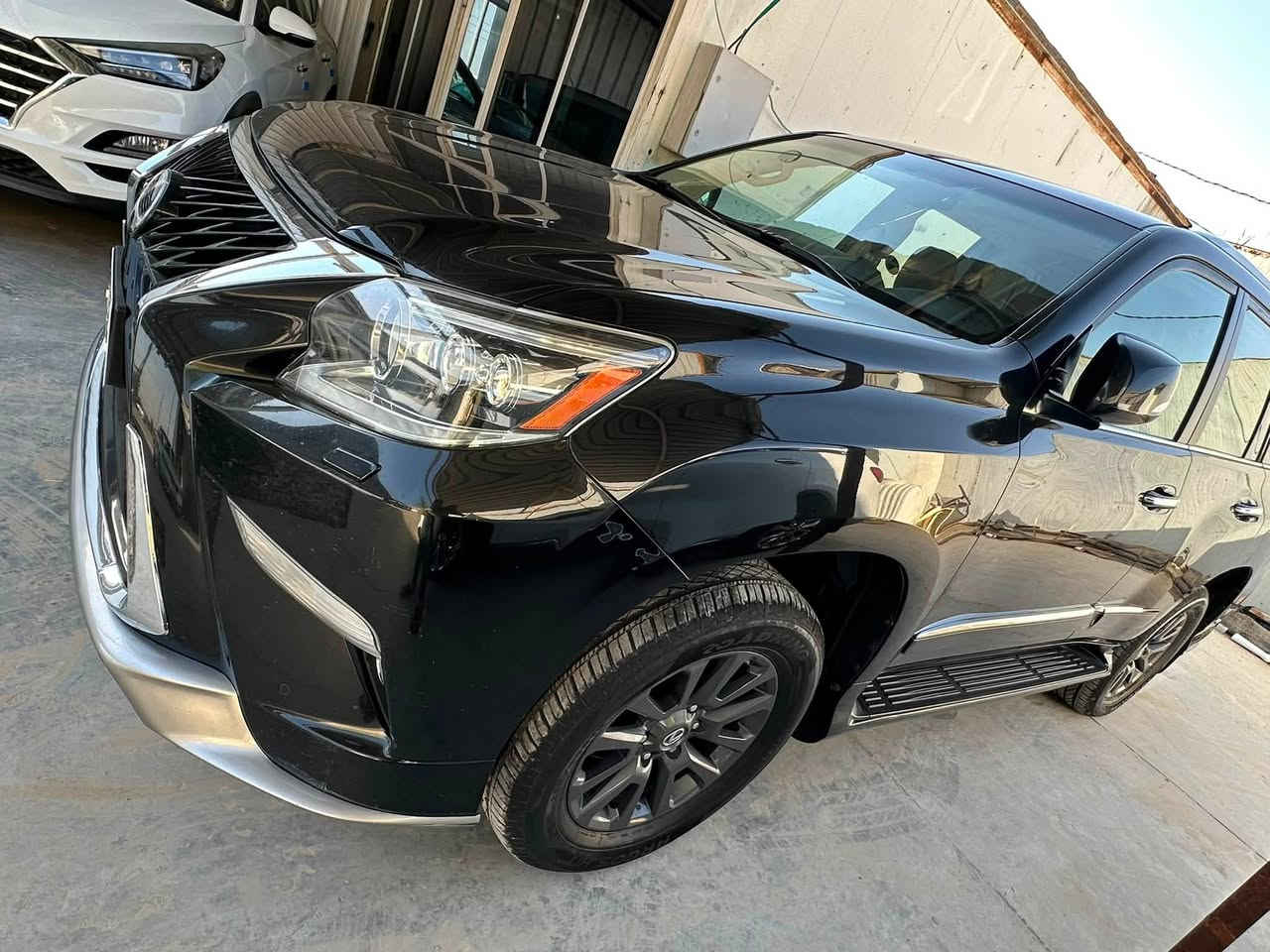 🔥 للبيع لكزس GX 460 موديل 2018 خليجي
📍 بغداد / واسط

• ماشية 145 ألف كم
• مكفولة من الصبغ
• مكينة وكير كفالة
• صيانة كاملة بشركة تويوتا
• داخلية نظافة 100%
• فقط بارد شبر بالباب السايق 
* محرك V8 سعة 4.6 لتر
* دفع رباعي 4WD
* دبل ثكيل وخفيف
* نظام KDSS
* نظام نزول المنحدرات DAC
* فتحة سقف
* تشغيل بصمة عن بعد
* تشغيل عن بُعد
* كشنات كهربائية
* ذاكرة كرسي السايق
* جلد
* كاميرا خلفية
* حساسات

💰 السعر: 335 بيها مجال ***********
