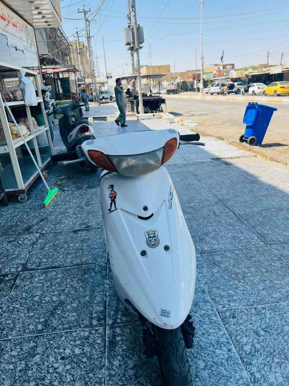 السلام عليكم دراجه للبيع للبيع تشغل سلف كفرات جدد بعده كارتون دراجه تخبل نضيفه مفتوحه كهربايات كلهاا شغاله الدراجه متروكه حته غسله ما مغسوله السعر 500 وبيه مجال الدراجه مال جناي الاستفسال اكثر اتصل ع الرقم *********** ل مو شراي لا يتعبني ناصريه مركز
