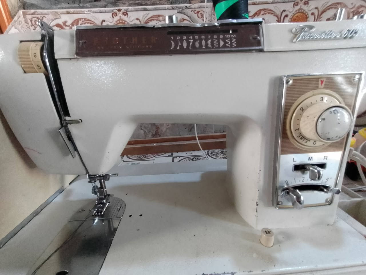 مكينة مستعمله للبيع نضيفه براذر  السعر 200 وبيهه مجال بسيط للتواصل على الخاص ***********
