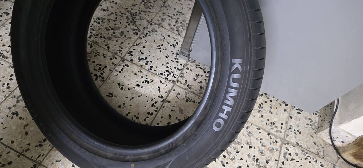 اطار سونك بلاس ماشي بي من المعرض الى البيت او بالعكس يعني 30 كيلو متر جديد جدا جدا نوع KUMHO
235/50/19   8 طبقات للبيع 90 الف
الاتصال : ***********
اطار سونك بلاس ماشي بي من المعرض الى البيت او بالعكس يعني 30 كيلو متر جديد جدا جدا نوع KUMHO
