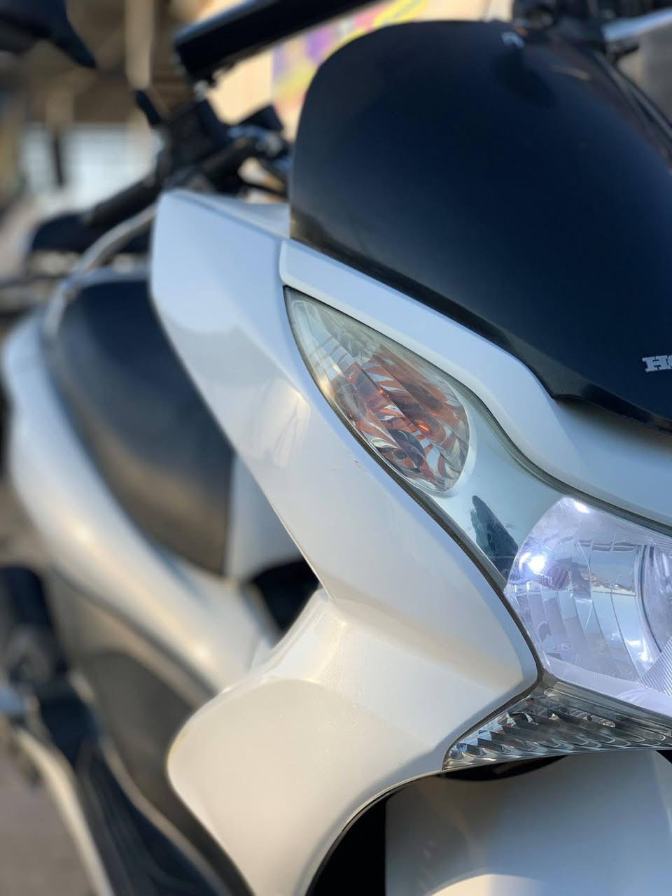 اعادة نشر بسبب الوعود الكاذبة ‼️
Pcx (gf) 
جيل اول ياباني موديل 16
محرك 150 
كهربائيات شغالة كلها 
حساس ازدحام 
حساس ستان 
تدفئة يدات 
اشاير اضافية دبل 
كاملة ماناقصها شي 
سعرها 1.650 
للتواصل / ***********

