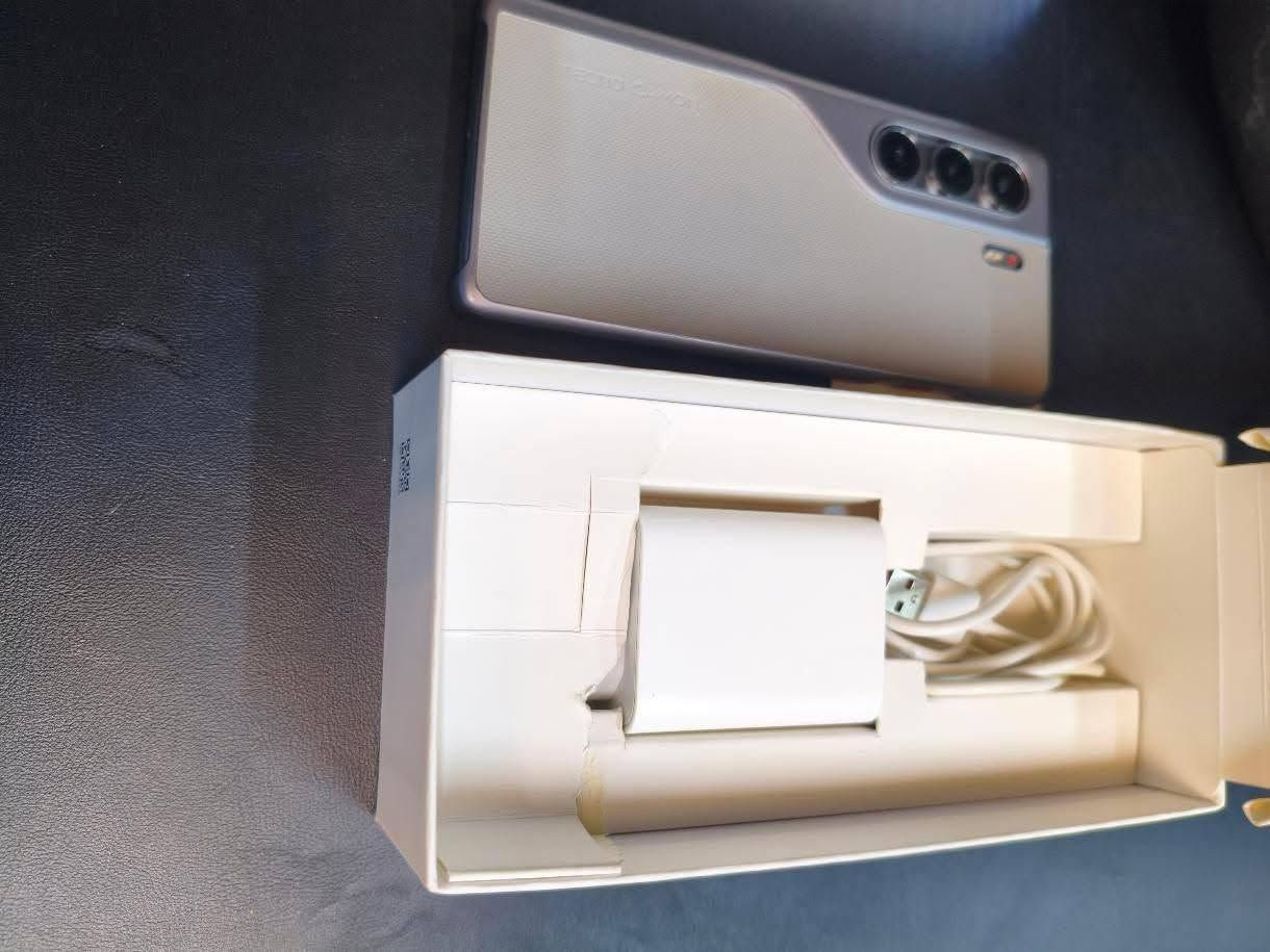 كامون 40برو 5g جهاز جديد عله شرط اشوف وجهك بالاطار مالته  
كفاله كامل ملحقات 310قفل معه التوصيل مكاني بابل الشوملي 
***********
