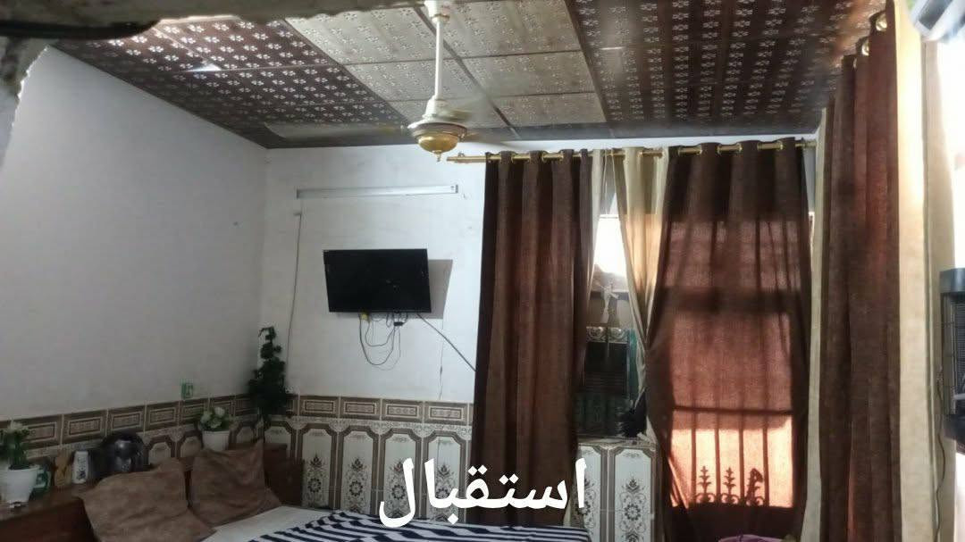 البيت 100 متر بي ستقبال جديد صب سقف مالته وبي غرفه وصاله ومطبخ داخل صاله ومكشوفه عل طول البيت وتخاريج بره وطارمه زغيره  عنوانه حي ميسان قرب سكله الكرعاوي قريب عله شارع وكافت الخدمات قريبه عليه كلش موقعه حلو خلف مكتب العلم للعقار بشارعين فقط وبعد كم شهر رح يطوقون حي ميسان ويكون اسعار البيوت نار 🔥سعر البيت 25 مليون معه المجال البصيط رقمي للتواصل وتساب وتصال ***********
