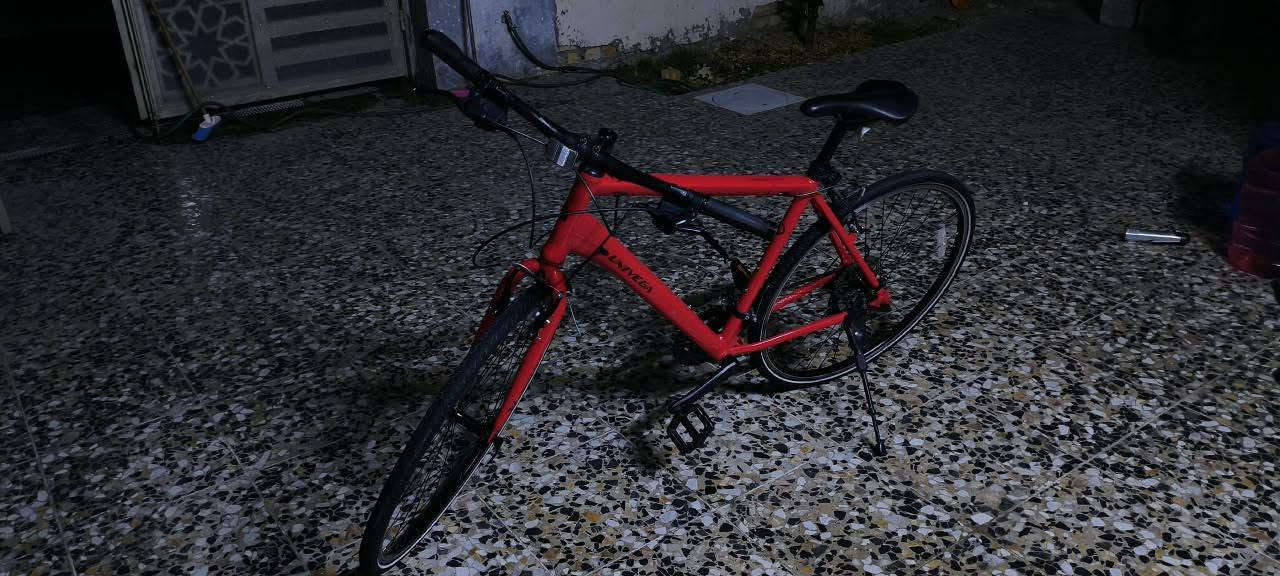 C700  Hybrid هجين
🔴دراجة الطرق السريعه
 دراجة هوائية أمريكية USA🇺🇸  من ماركة  UNIVEGA C700 
المواصفات :
المعدن المنيوم
الحجم 29
  حجم الإطارات C700
يحمل ختم كالفورنيا + مصنعيه امريكه
ستيرن عدل 
البايسكل حرفياً مشتري بس اباوع عليه و اجيب بي صمون 
ولا مفتوح ولا مصلح ولا بي اي مشكلة 
اشتريته جان عندي واهس بيه بس خربت السالفة
مكاني بغداد الشعب
للأستفسار  (200) 
(***********)
