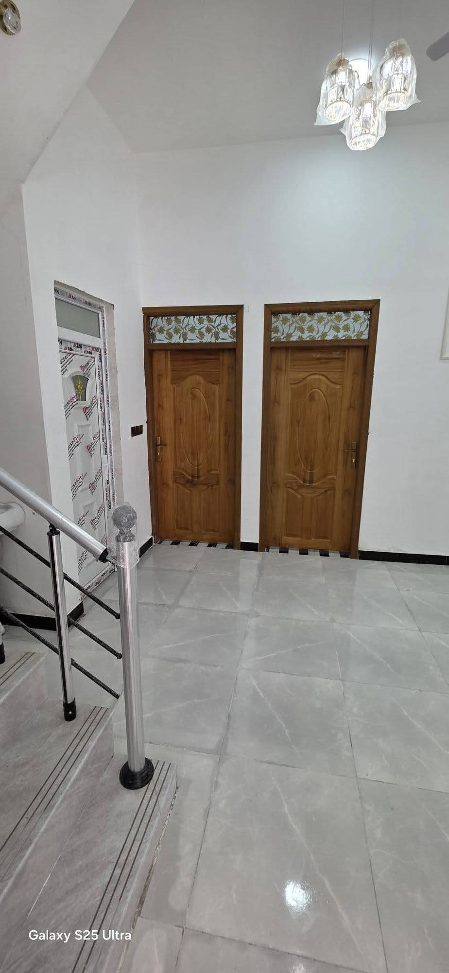 #يتوفر 3 دور جاهزات  للسكن للبيع

#ركن على 3 شوارع 

 #مساحة الواحد  100 متر 

#نوع العقار طابو صرف زراعي باسم عراقي
 
وكاله ومكاتبه ونسخه من الطابو

 بناء جديد وحديث

 #موقع ابو الخصيب حمدان المركز  شارع البريد
 
  #يتكون البيت من غرف نوم 2 و صالة و مطبخ و

 ديوان و صحيات خارجية و داخلية

 #شارع 8متر

  #طريق تبليط كهرباء ماء
 
  #سعر (63) و قابل للتفاوض للستفسار #الاتصال

 او واتساب  #***********
 
#او مراسلة الصفحة #Abbas Nehme البصرة, العراق
