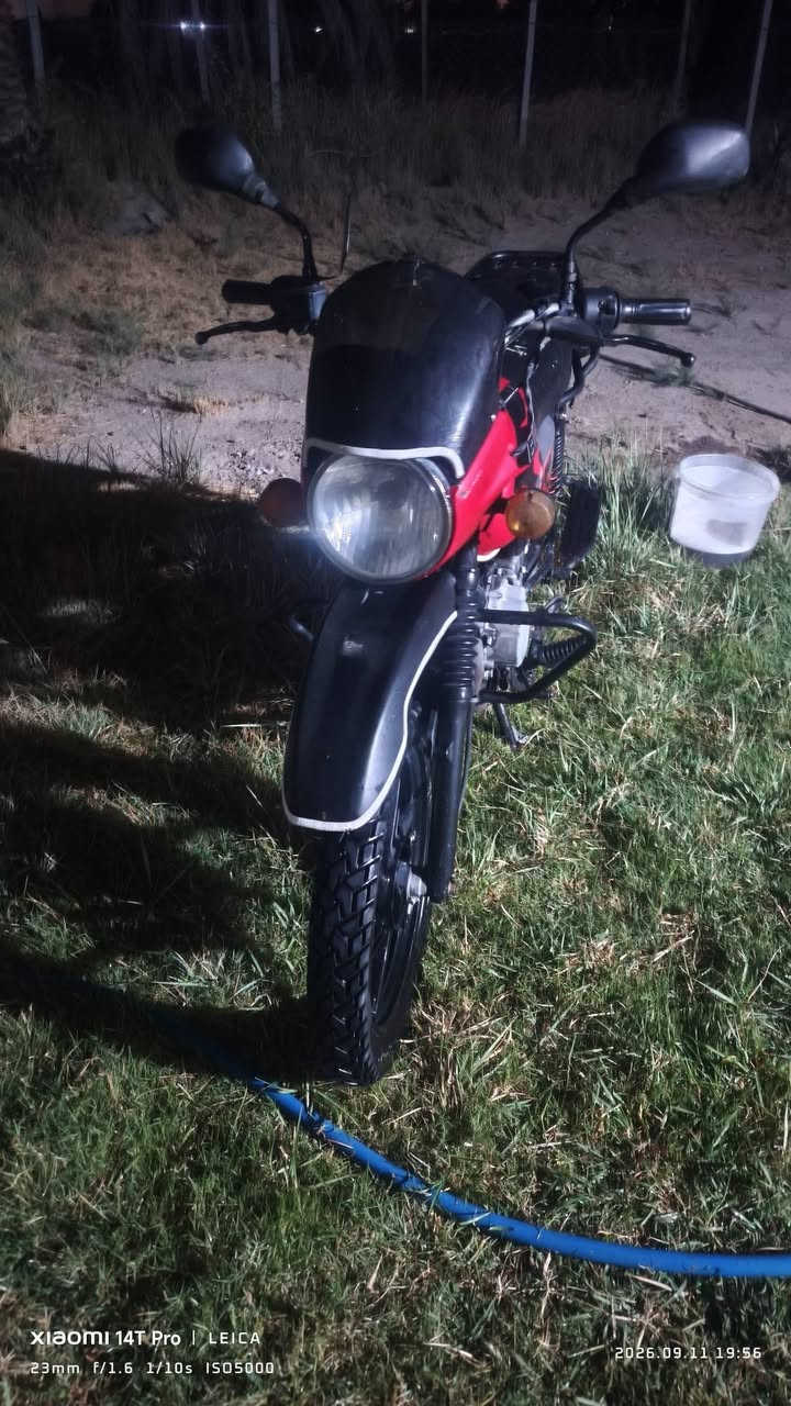السلام عليكم دراجه بوكسر موديل 21مرقم باسمي  دراجه نضيفه ومبيه شي تايرات جدد وتحويل ثاني يوم وين متريد  السعر :1700وبيه مجال للشراي الرقم ***********
