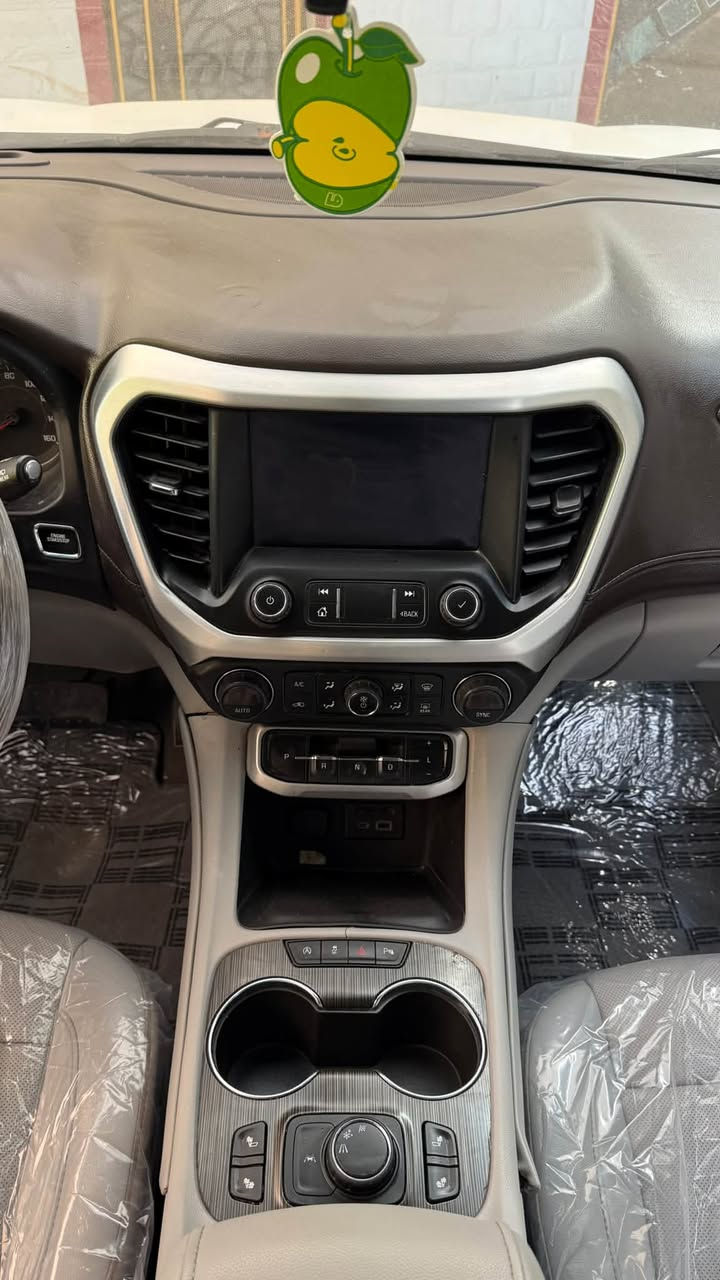 �
🚘 جمسي أكاديا 2023 SLT – 

🔥 فئة SLT ما عدا البانوراما

🇺🇸 وارد أمريكي

📍 رقم كربلاء 

✨ المواصفات:

• بصمة تشغيل + بصمة أبواب

• داخل جلد 

• كراسي كهرباء

• خزن ميموري للكراسي

• كراسي منفصلة

• كشنات تدفئة وتبريد

• جنطة كهربائية

• كير دكمة

• هندبريك كهربائي

• حساسات أمامية وخلفية وكشن

• رادار أمامي + أنظمة قيادة

• أوتو ستار / ستوب

• LED أمامي وخلفي

• شاشة + Apple CarPlay

• نظام صوت وسماعات

• تحكم ستيرن

• كروز كنترول

• 3 قطع تبريد 

• محرك 2000 تيربو

• 7 راكب

📍 الموقع: كربلاء

📞 للاستفسار والمعاينة تواصل معن

***********

سعر 210 بيه مجال
