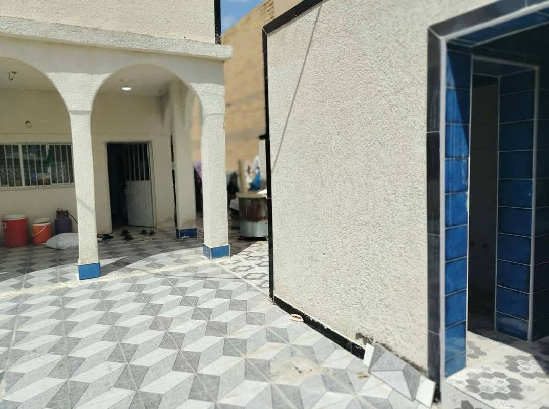 سلام عليكم
بيت طابو صرف للبيع ٣٠٠م ام العصافير 
صب كونكريت 
قرب الروضة العبير 
سنه البناء ٢٠٠٠ ترميم قبل أشهر 
غرفتين وصالة ومطبخ وبراني وصحيات داخليه وخارجيه
السعر ١٠٥ وبي مجال
للتواصل خاص و‏‪***********‬‏
