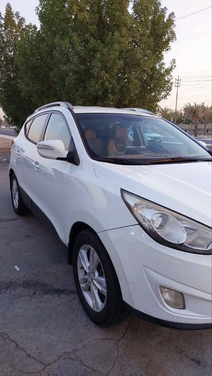 🚘 توسان موديل 2012 للبيع  النجف الأشرف
✨ هيونداي توسان 2012
🔹 رقم قادسية إنكليزي
🔹 وارد خليجي
🔹 أشاير بالمري
🔹 محرك 2000 دوش 
🔹 ماشية 286 ألف كم
🔹 حدادية + كير + محرك + تبريد خير من الله
🔹 السيارة جاهزة من كل شيء

🛠️ ملاحظات السيارة:
بيها شبر بارد بخشم البنيد، وشبر بارد بالصندوق، والباقي كفالة من الحادث والتبديل.

⭐ السيارة جداً حلوة ونظيفة وما بيها أي نقص
🚘 جاهزة للاستخدام من كل النواحي.

💰 السعر: 128 
بيها مجال.

📍 المكان: النجف الأشرف
📞 للاستفسار: ***********
💬 واتساب متوفر أيضاً.
