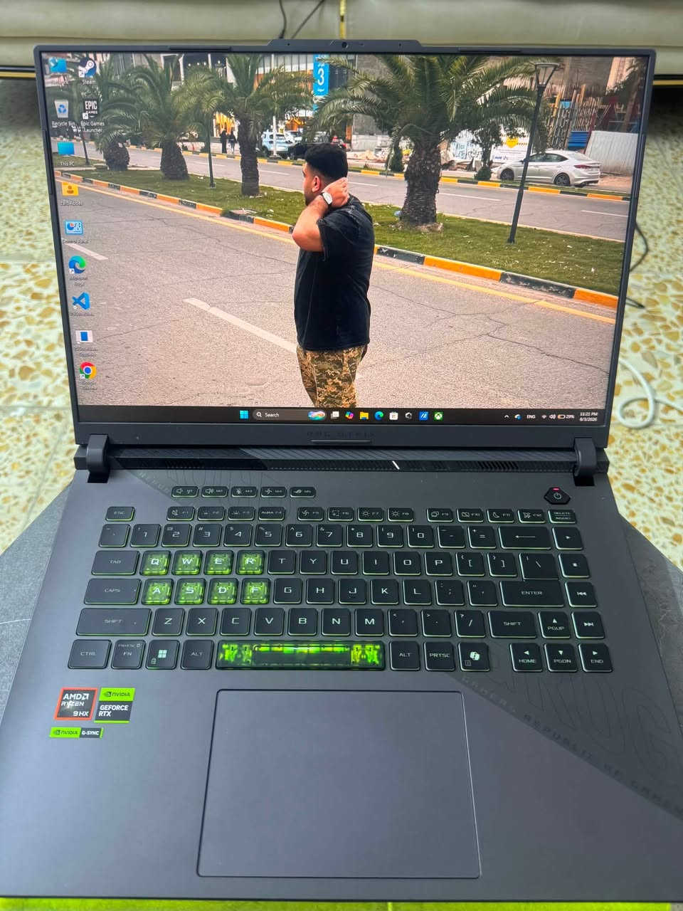 ASUS - ROG Strix G16 16" FHD 165Hz Gaming Laptop AMD Ryzen 9 8940 HX
16GB RAM 
NVIDIA GeForce RTX 5070 Ti 
1TB SSD
لابتوب استخدام قليل جداً
سعر مليونين ونص ( بيها مجال )
العنوان بغداد
تواصل واتس ***********
