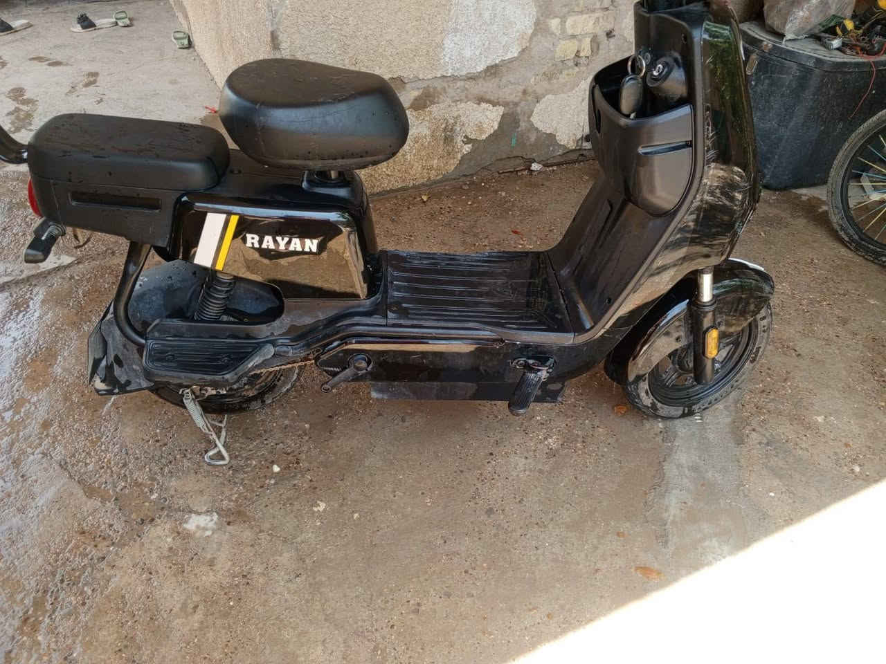للبيع السعر 250 وبيها مجال  ***********
