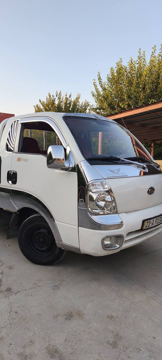 کیای بار 2700 ی 2012
پاکو بێ مەسروف ماڵی کەسابەتە ٣ ساڵە لای خۆمە ، سەنەوی تازەیە تا کۆتای ٢٠٢٨ وە بەناوی خۆمەوەیە ، هەزەی تازەیە تا ساڵێکی تر ، گێڕو مەکینە و سەرف و لێچون و هەموو شتێکی بەشەرت تازە مەسروفم تیا کردووە ، چەمچەشی لەگەڵە ڕەسمیم داناوە ، سەقفەکەی تۆزیک قەلەم کاری هەیە بەس شوێنی کاڵ بوونەوەکە ، ئەو بەشە بچوکەشی هەمان شت لەسەر کاڵ بوونەوە خۆم بۆیاخم کردووە لە ڕەسمەکان دیارە, تەنها مەسروف تیابێت کۆمپرێسەری تەبریدی ئیش ناکات 
شوێن :سلێمانی 
نرخی: ١٠٣$
ژمارەی مۆبایل :***********
ژمارەی واتس ئەپ: ***********
