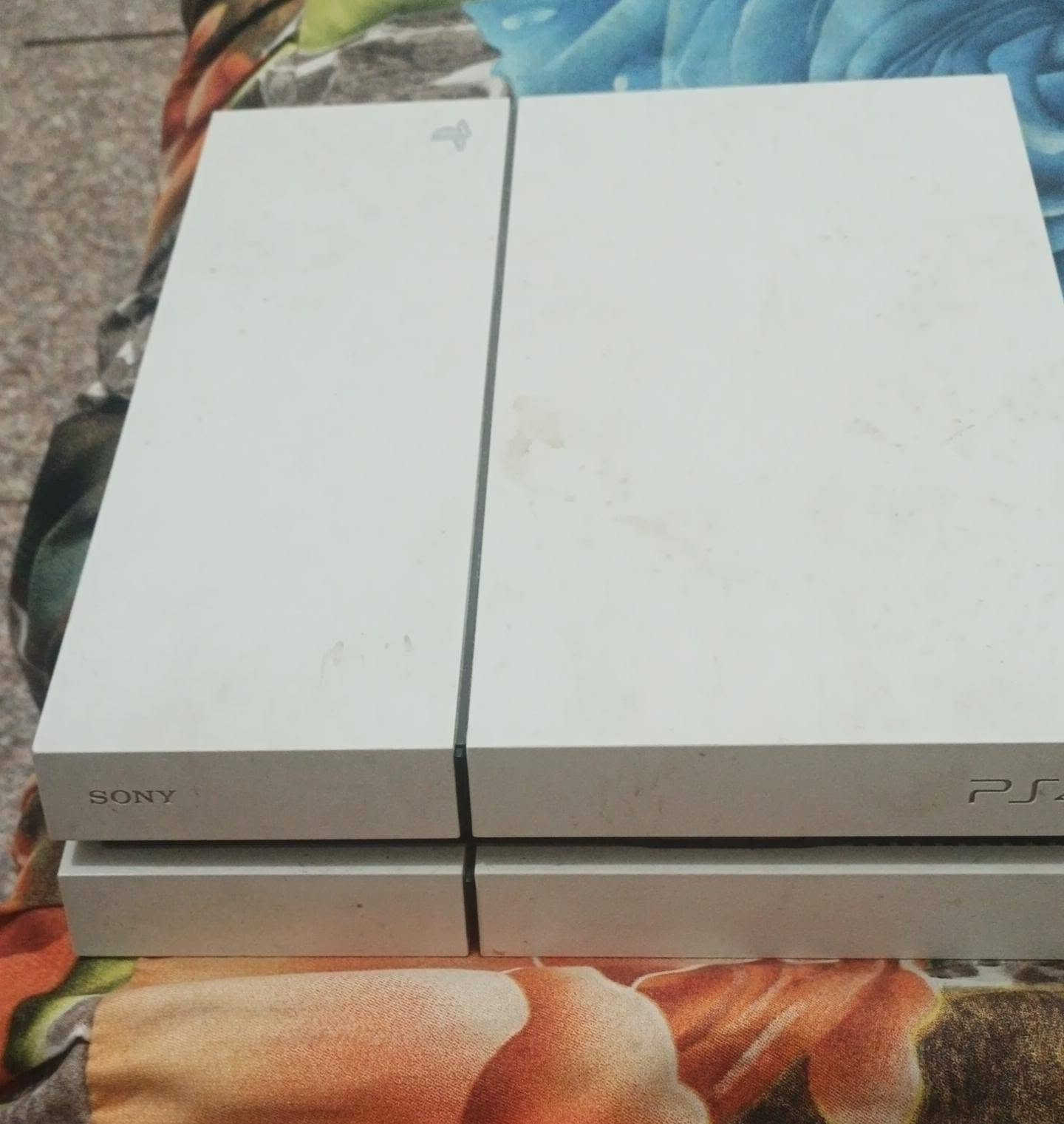 بلي 4 فات مهكر كامل ملحقاتة وي يدات ثنين ب225 بي مجال بسيط *********** واتساب
